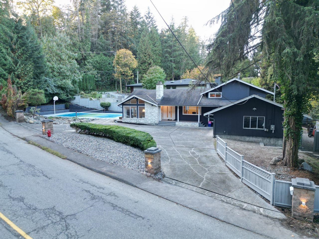 5540 Marine Drive, West Vancouver, BC V7W 2R5