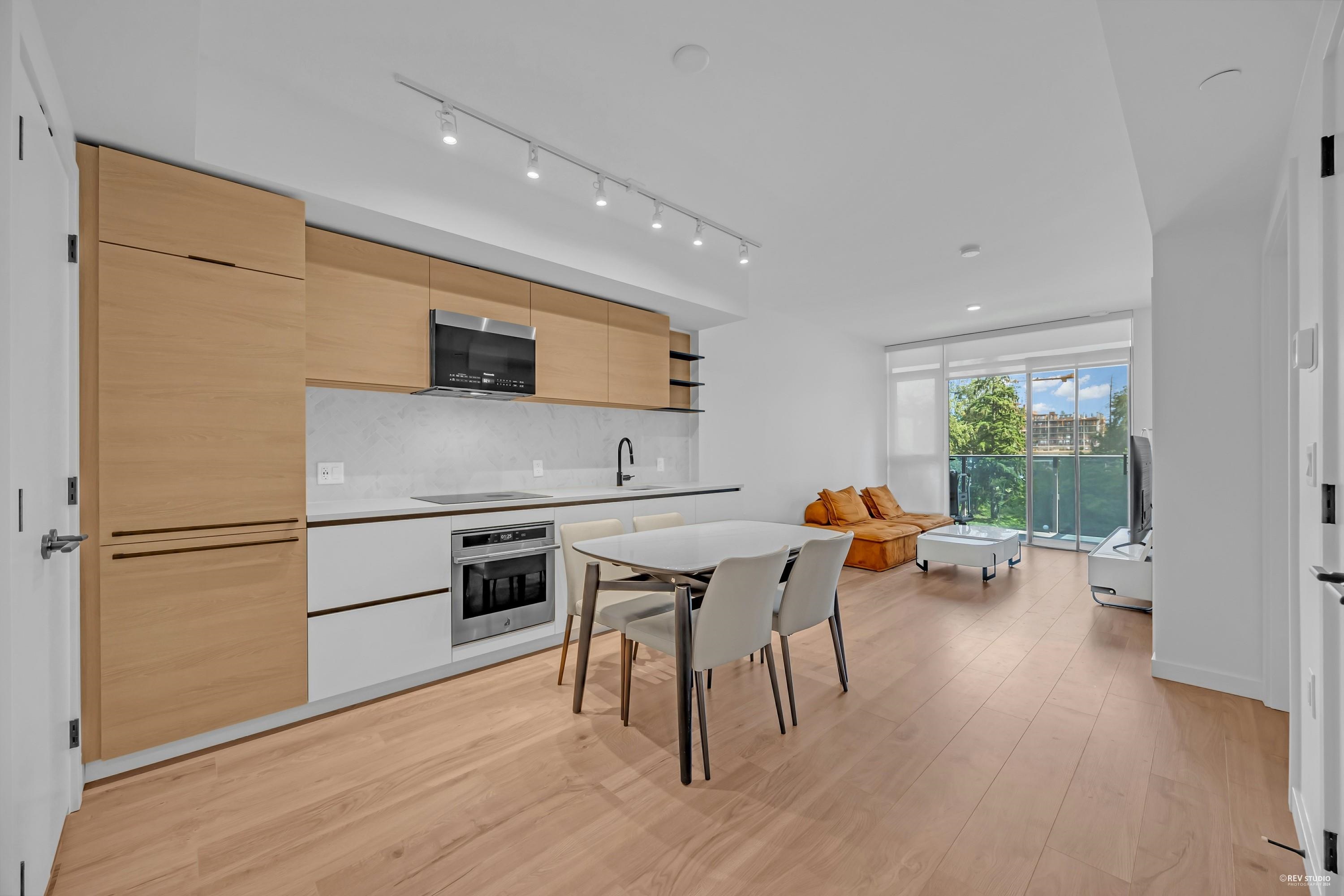 10448 University Dr #302, Surrey, BC V3T 0S7