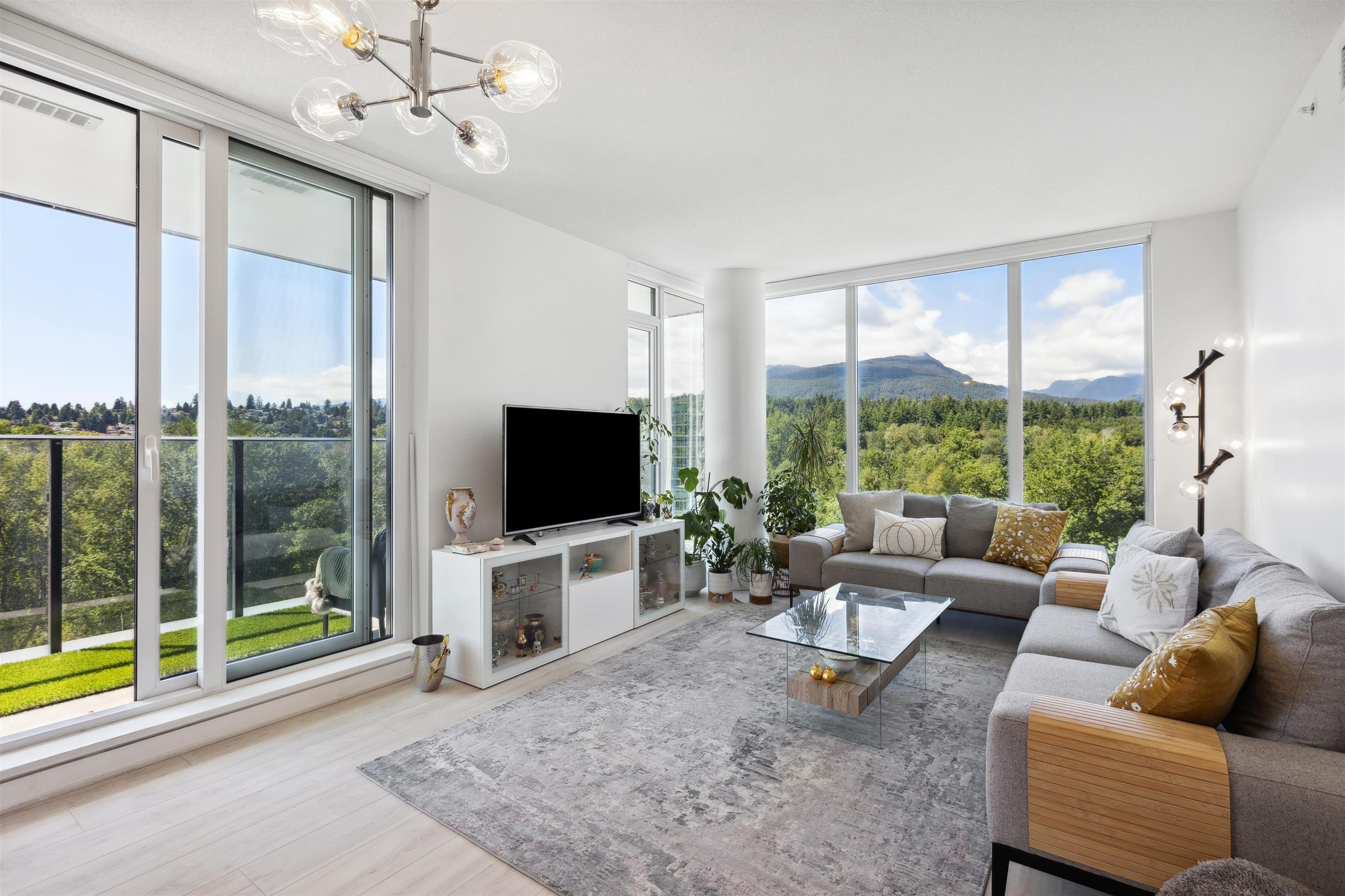 1471 Hunter Street #1207, North Vancouver, BC V7J 1H3