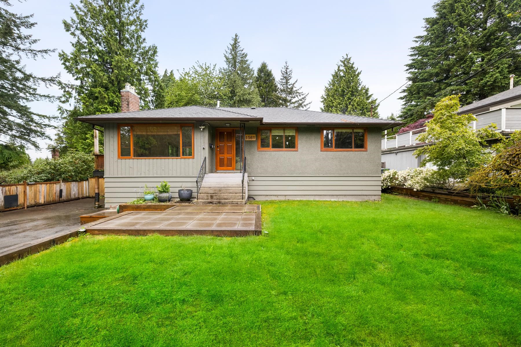 1561 Merlynn Crescent, North Vancouver, BC V7J 2X9