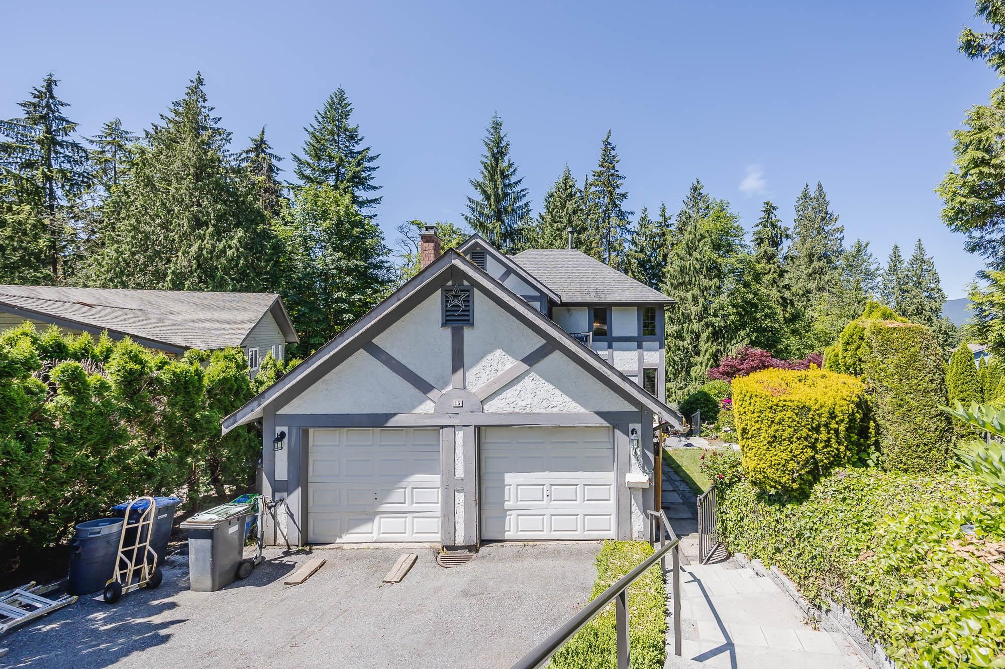 15 Escola Bay, Port Moody, BC V3H 3Z1