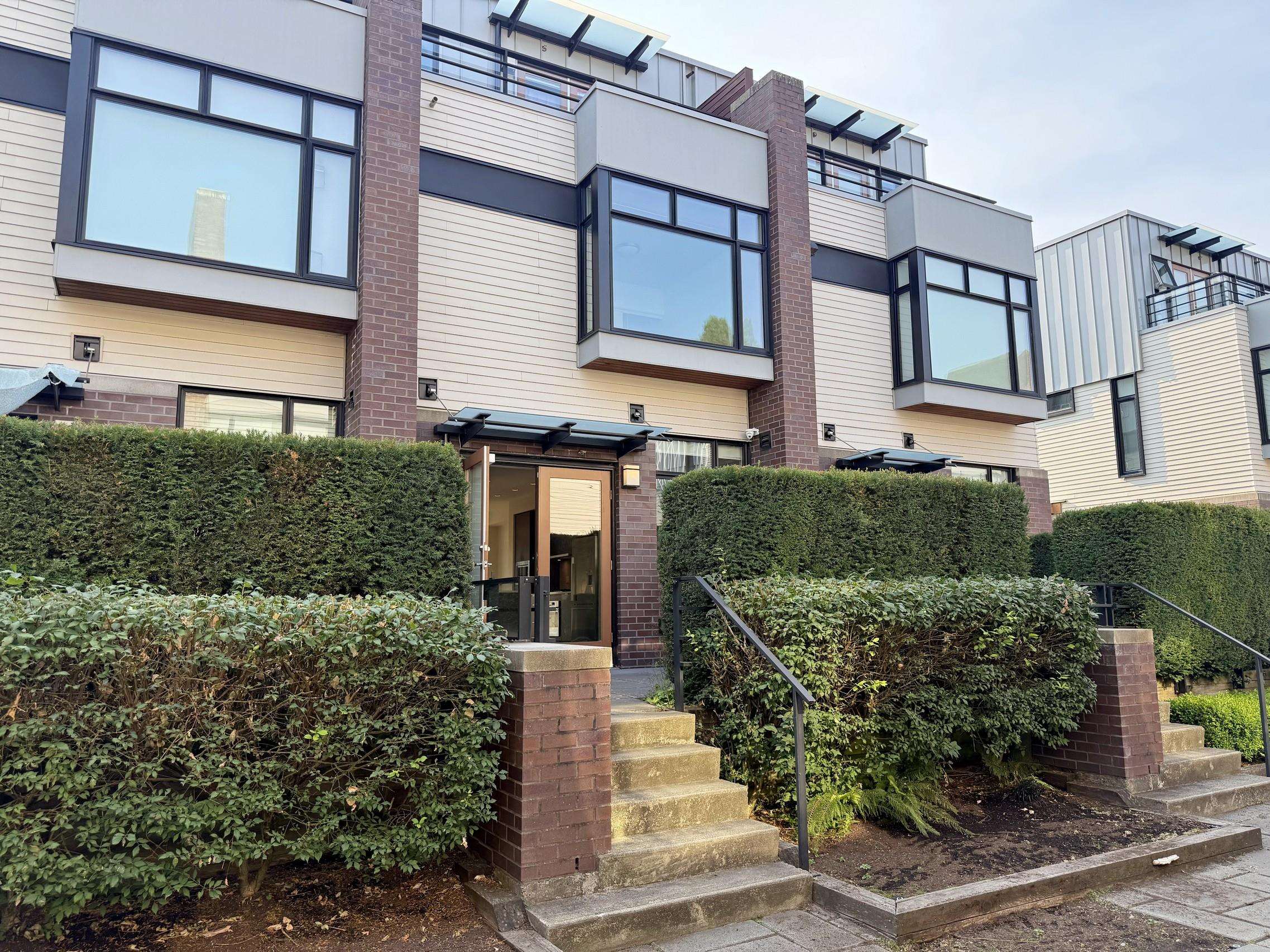 6180 Oak Street, Vancouver, BC V6M 2W2