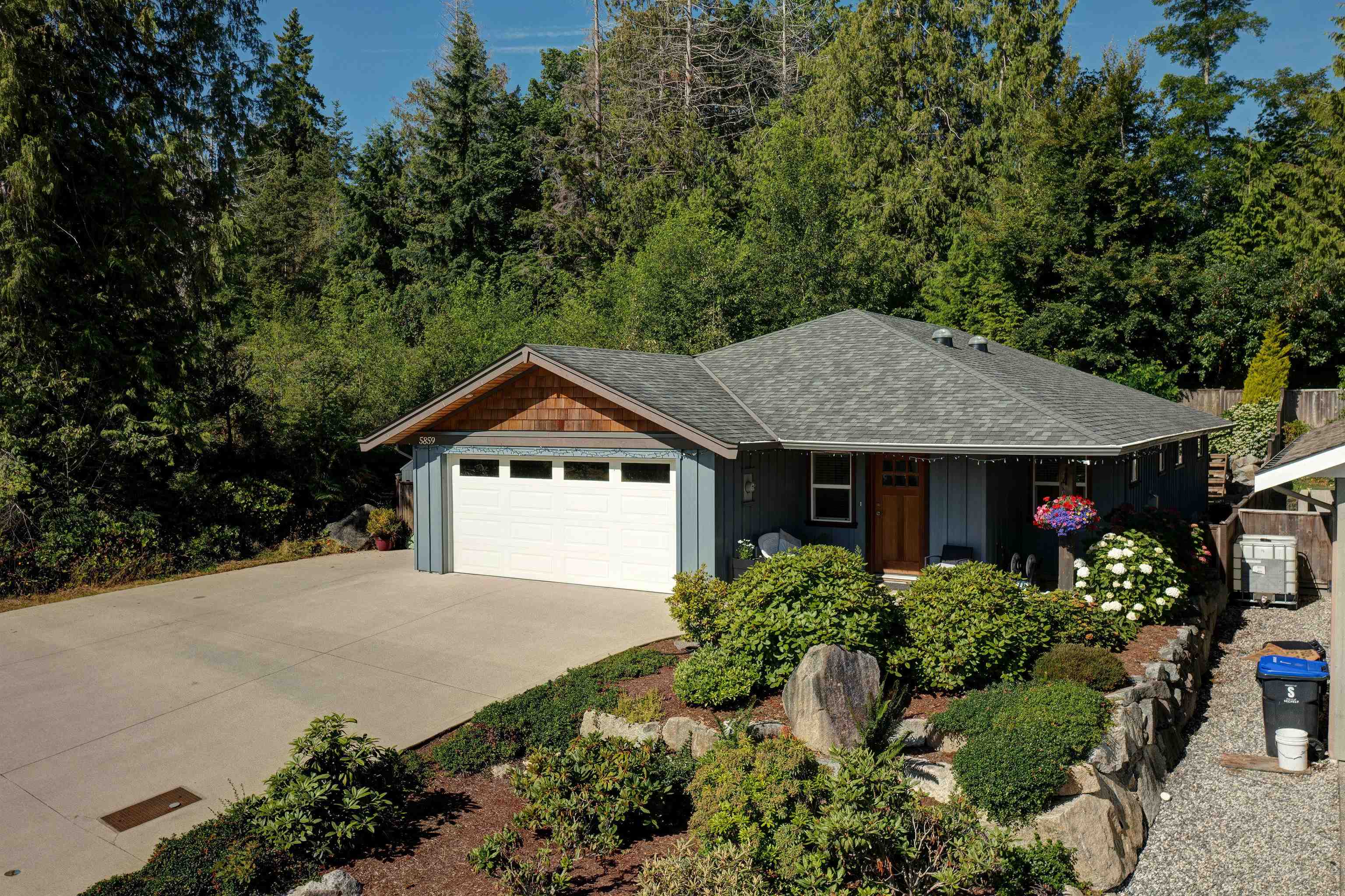 5859 Medusa Street, Sechelt, BC V0N 3A3