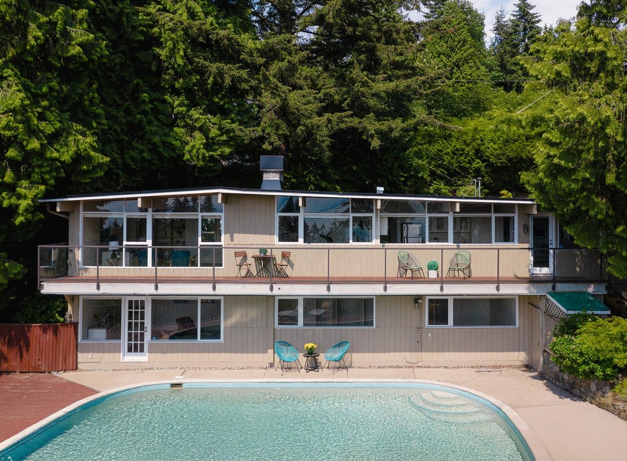 2750 Rosebery Avenue, West Vancouver, BC V7V 3A2