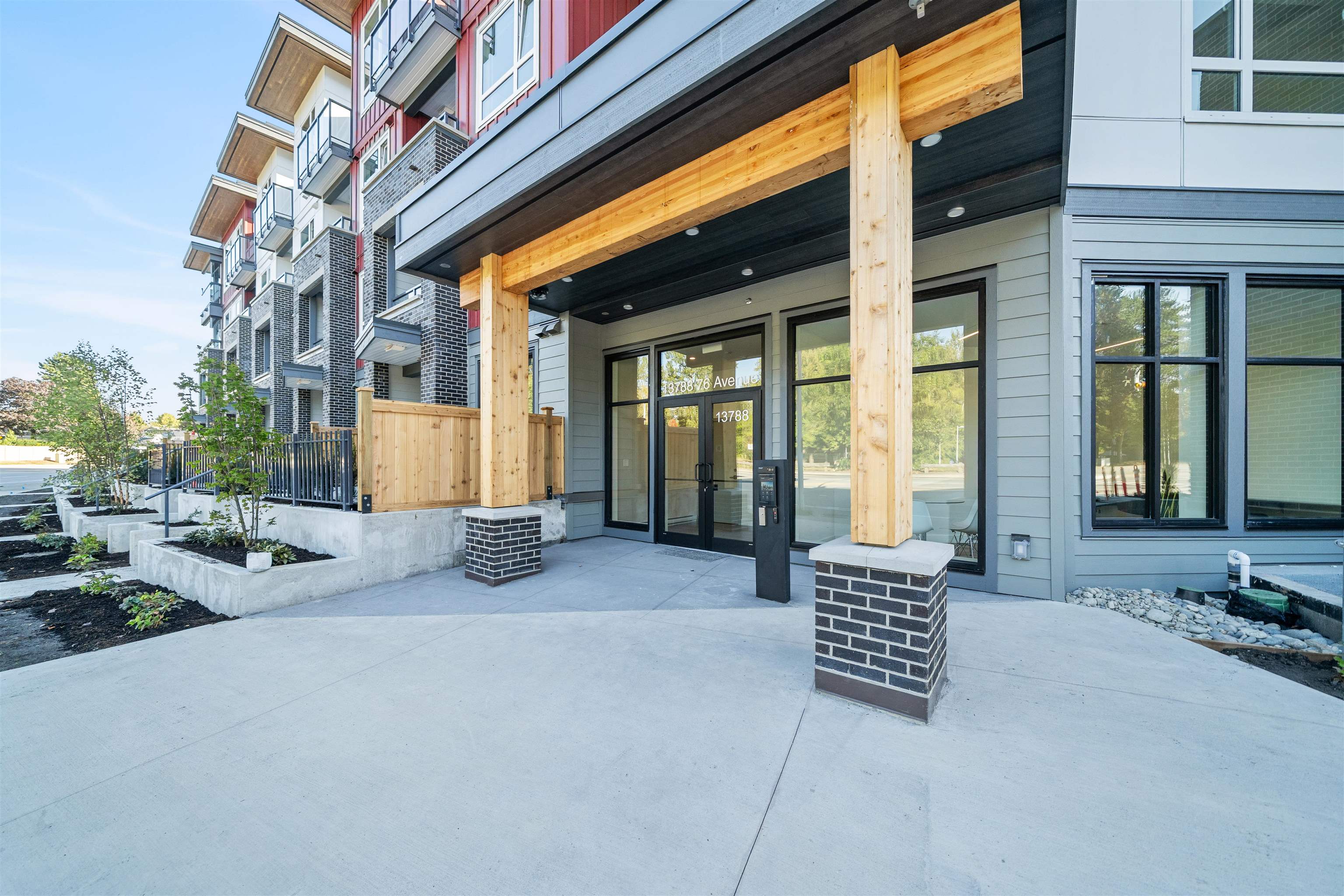 13788 76 Avenue #419, Surrey, BC V3W 8J5