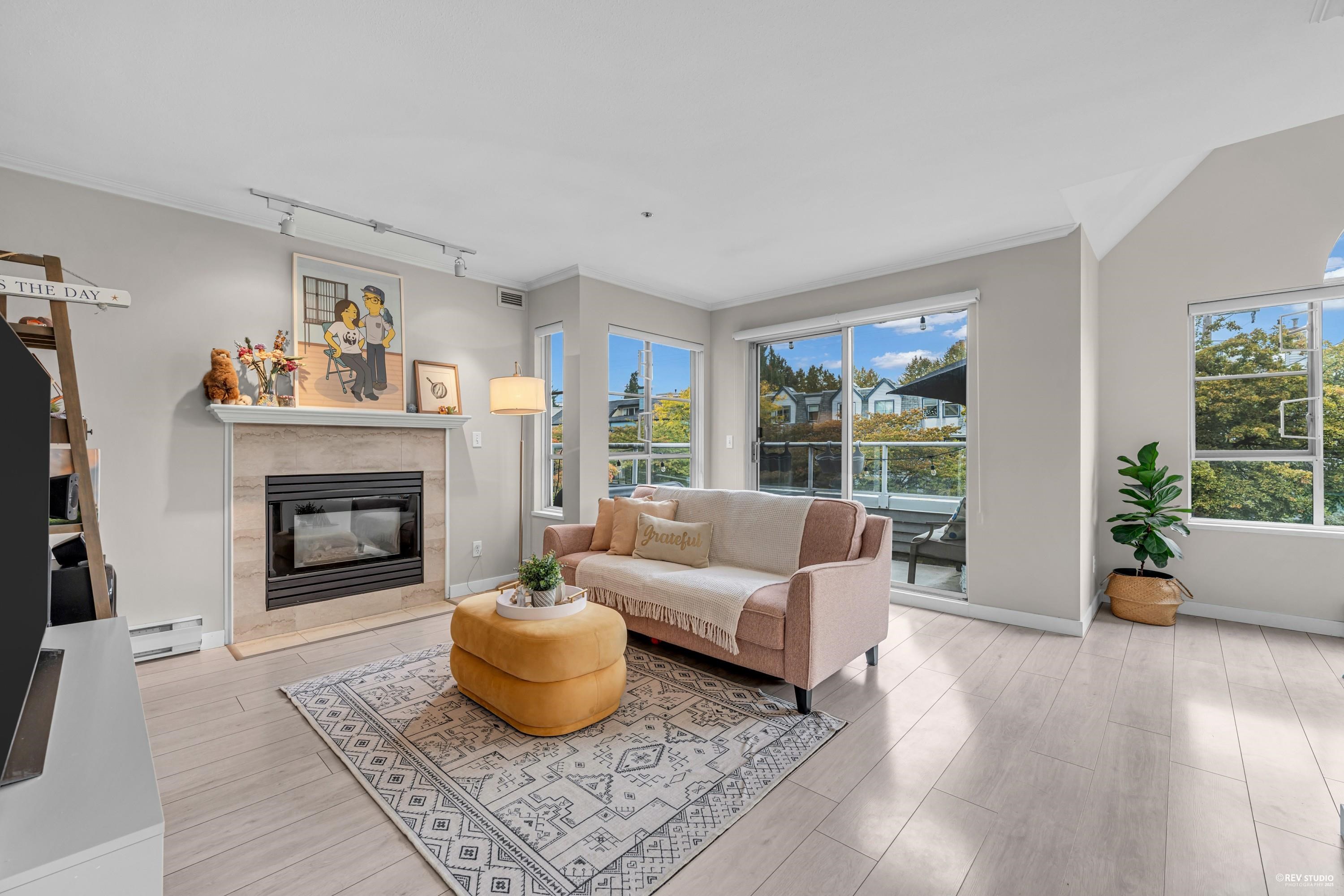 868 West 16th Avenue #305, Vancouver, BC V5Z 1T1