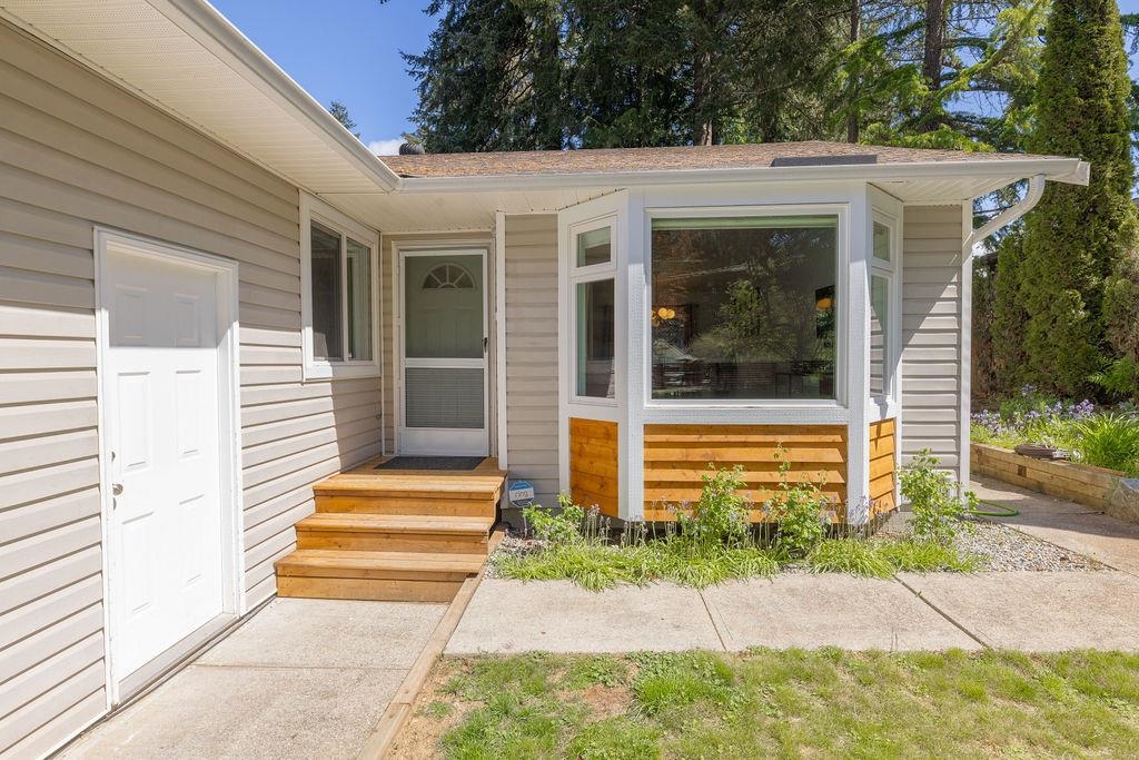 5700 Trident Avenue, Sechelt, BC V0N 3A0