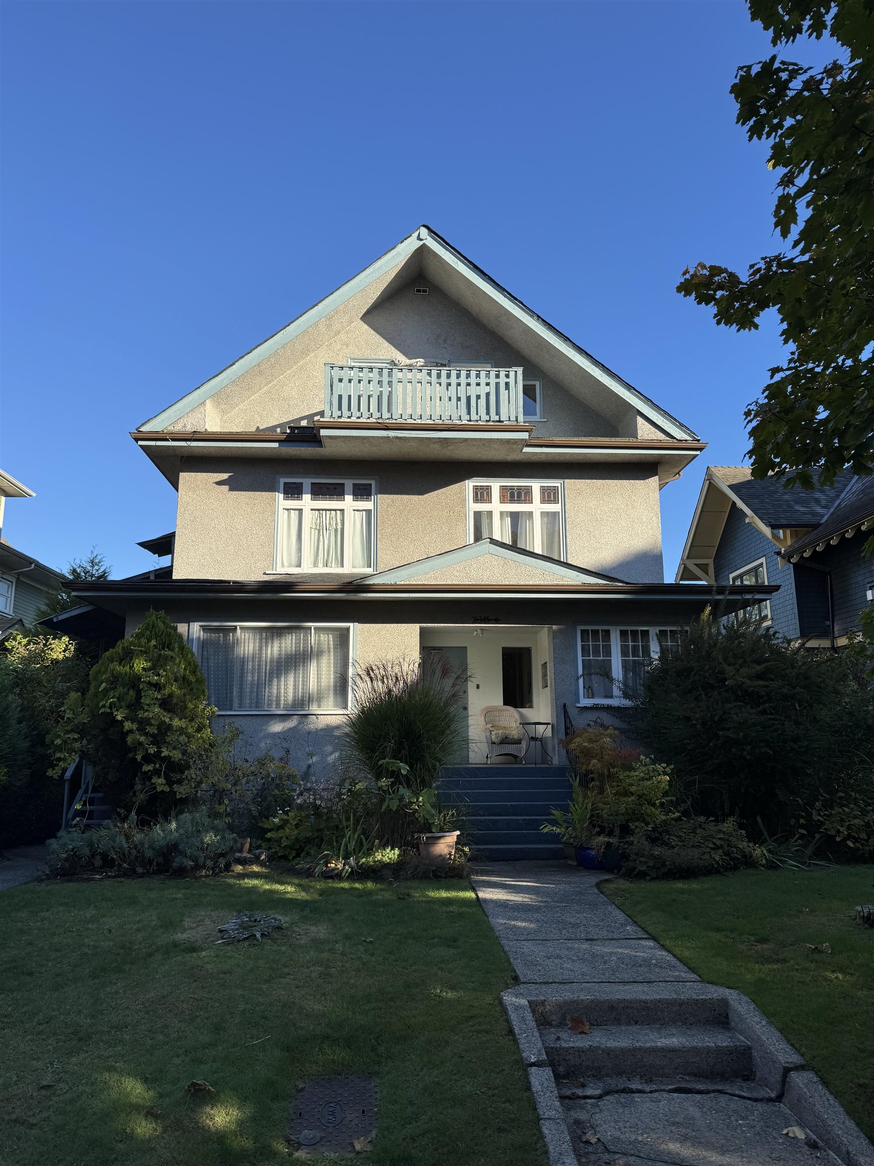 345 West 11th Avenue, Vancouver, BC V5Y 1T3