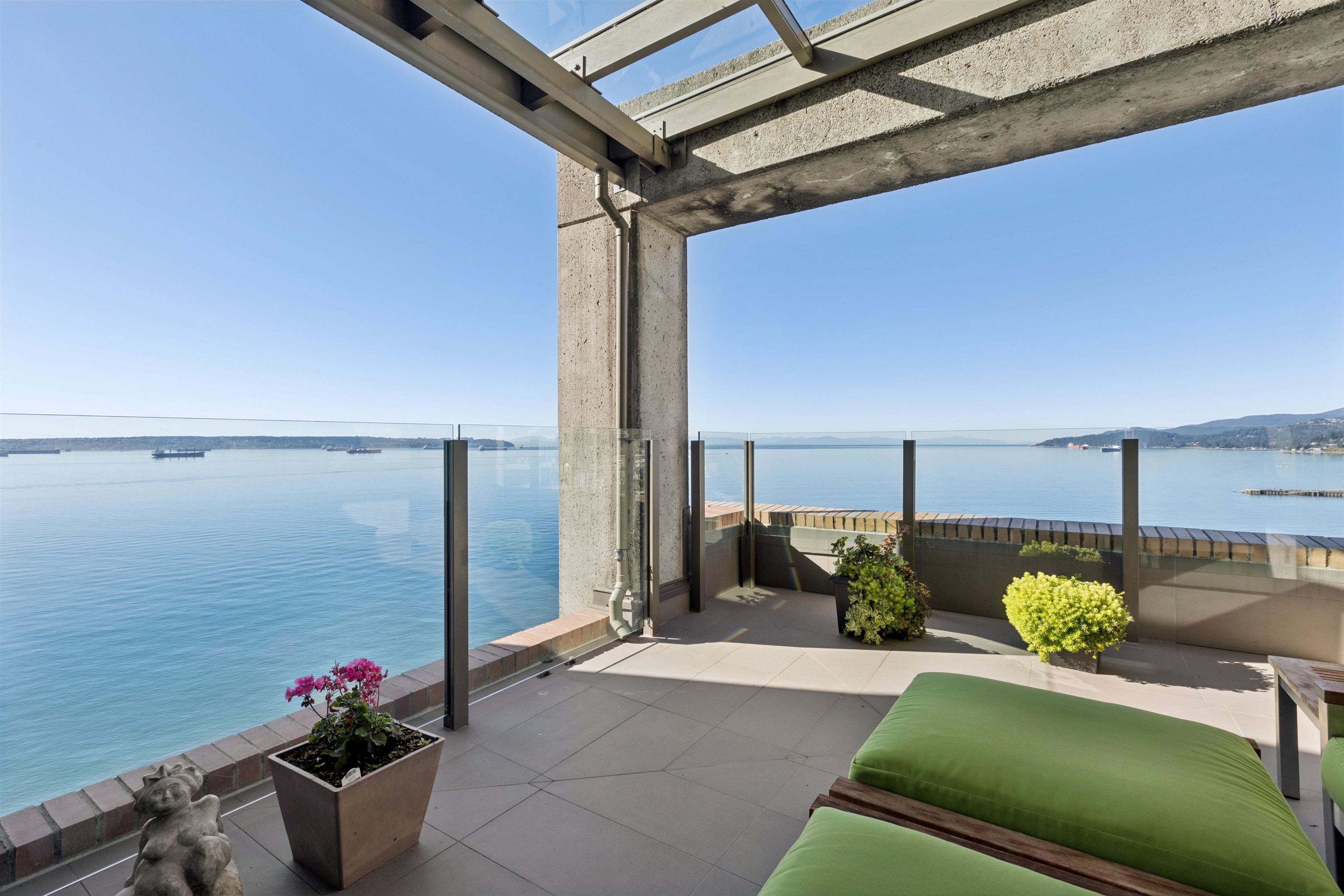 2250 Bellevue Avenue #9, West Vancouver, BC V7V 1C6