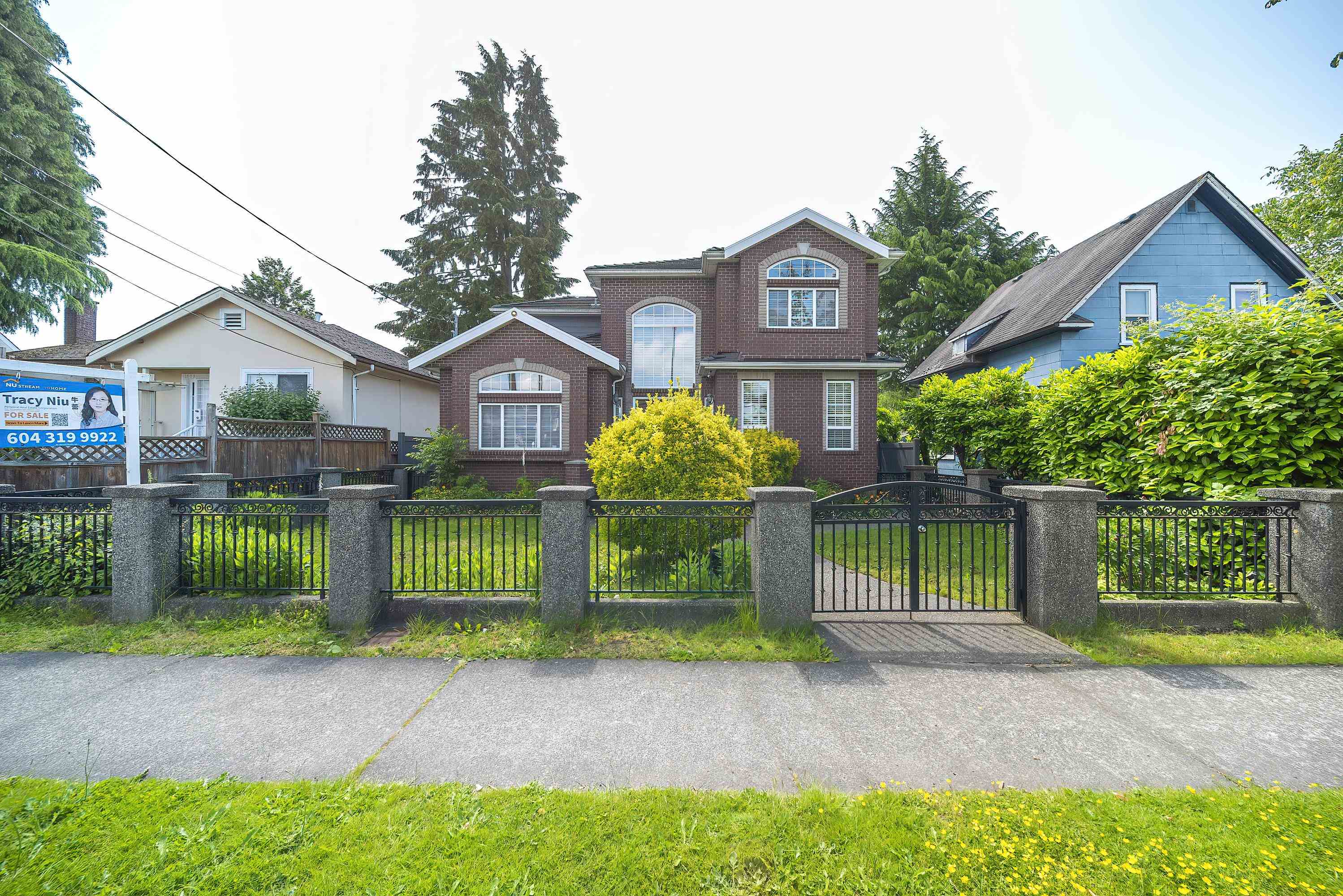 1312 10th Avenue, New Westminster, BC V3M 3H9