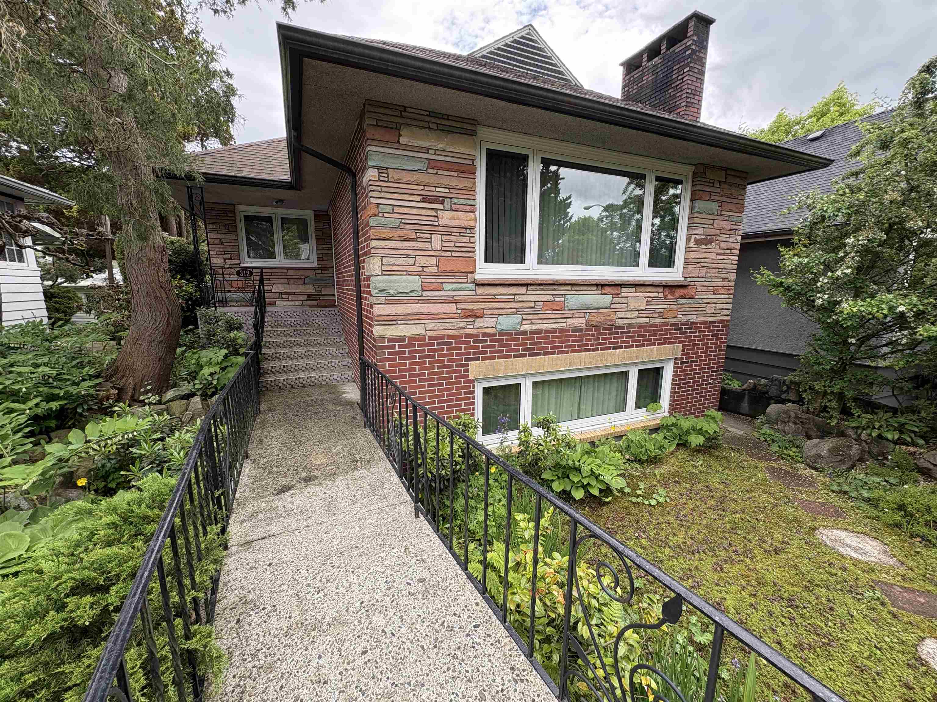 312 East 46th Avenue, Vancouver, BC V5W 1Z8