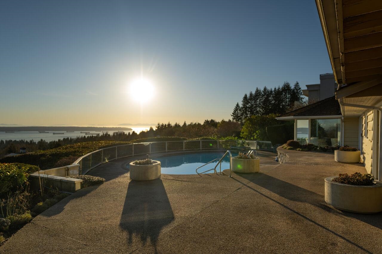 735 Fairmile Road, West Vancouver, BC V7S 1R1