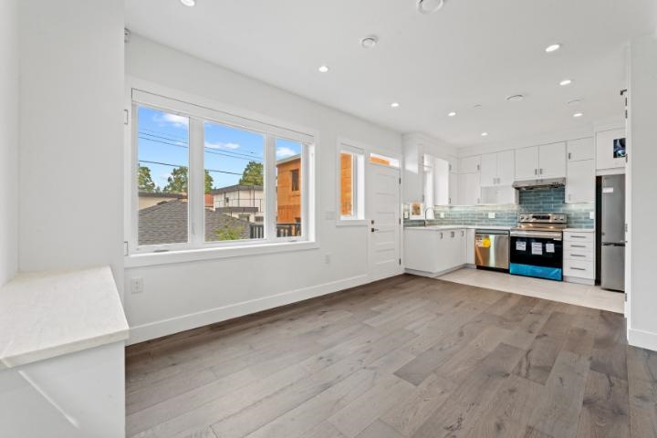 3571 East 28th Avenue #2, Vancouver, BC V5R 1T4