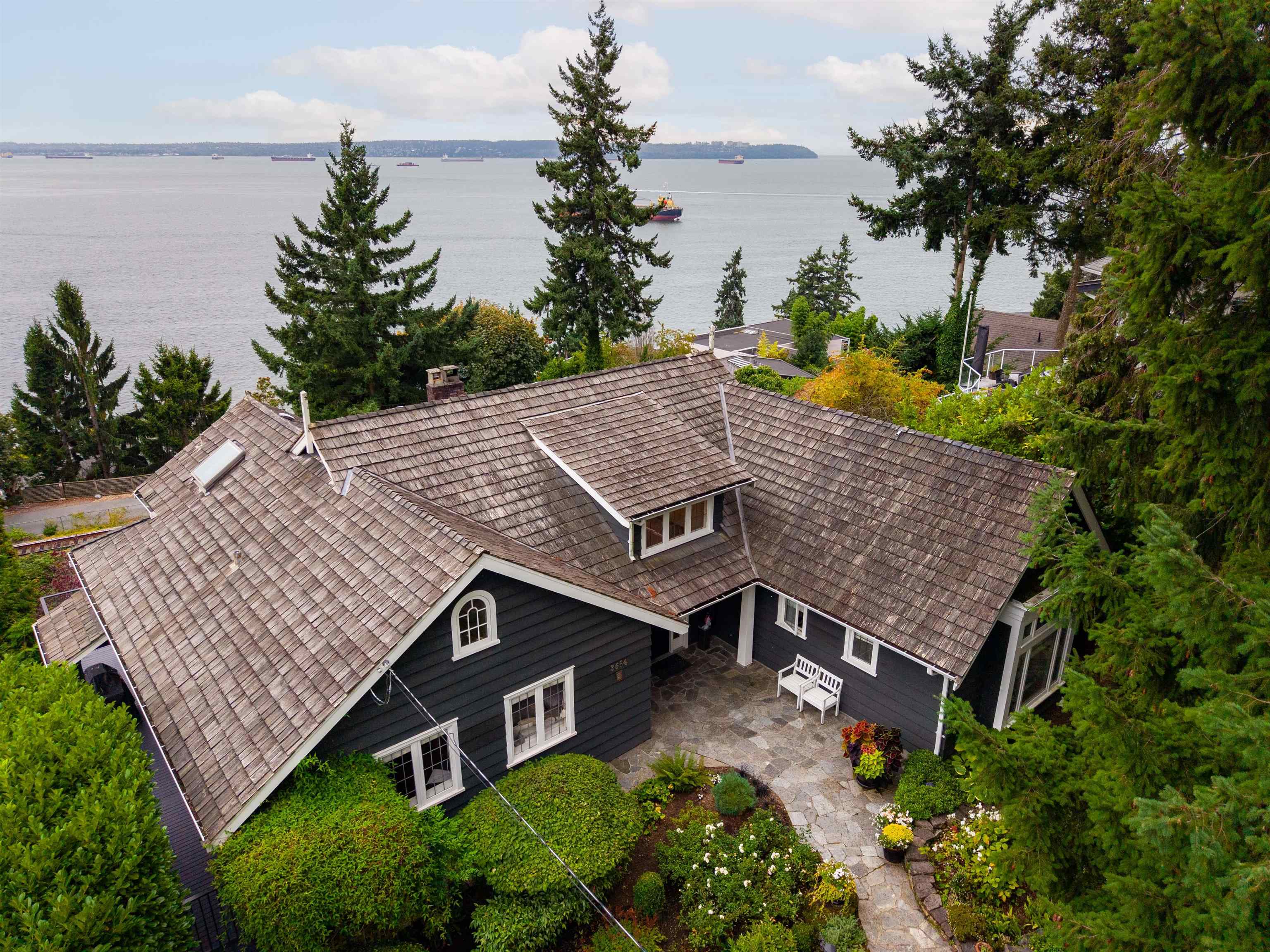 3654 Creery Avenue, West Vancouver, BC V7V 2M1