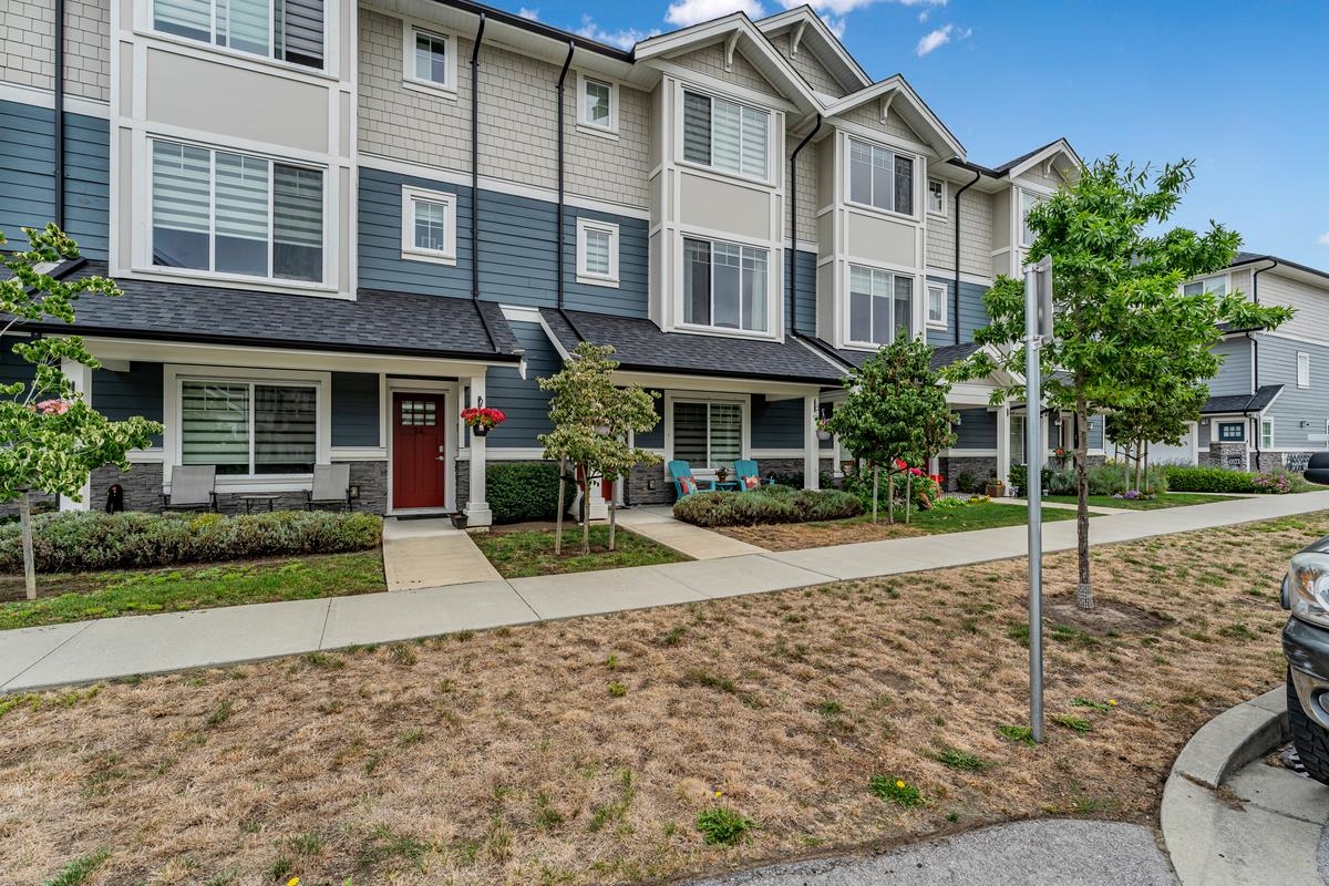 19483 74 Avenue #25, Surrey, BC V4N 6V7
