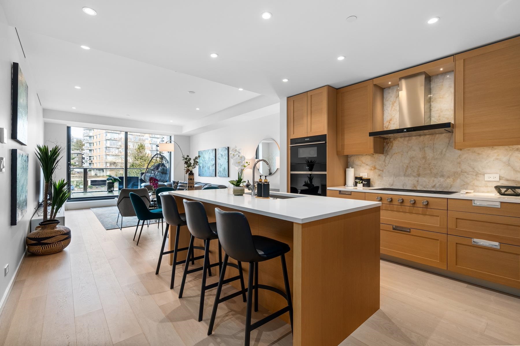 1355 Bellevue Avenue #310, West Vancouver, BC V7T 0B4