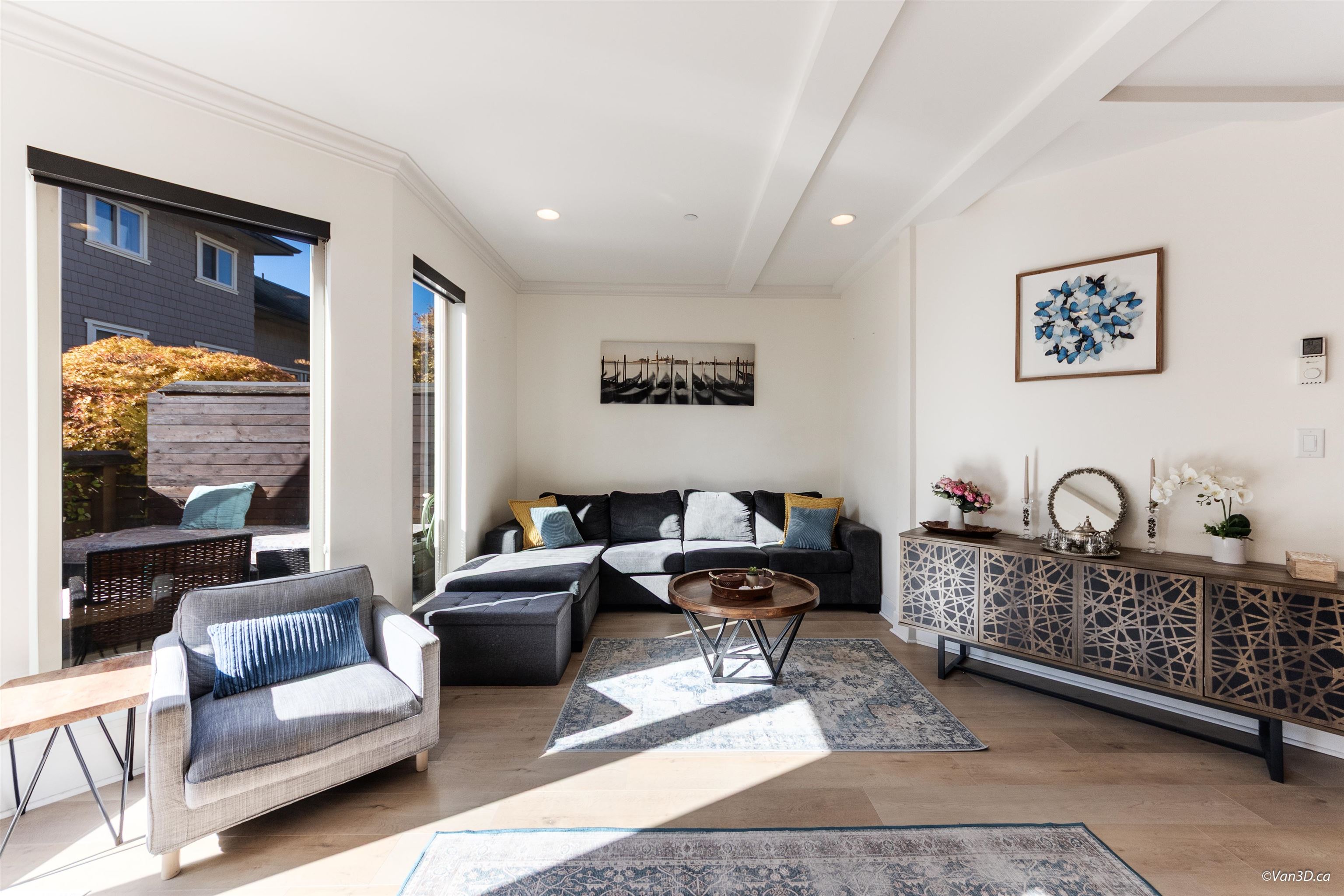 215 4th Street East #9, North Vancouver, BC V7L 1J1