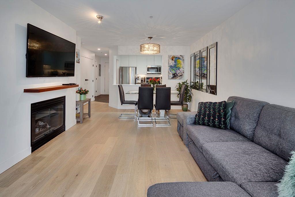 108 Esplanade West #411, North Vancouver, BC V7M 3M8