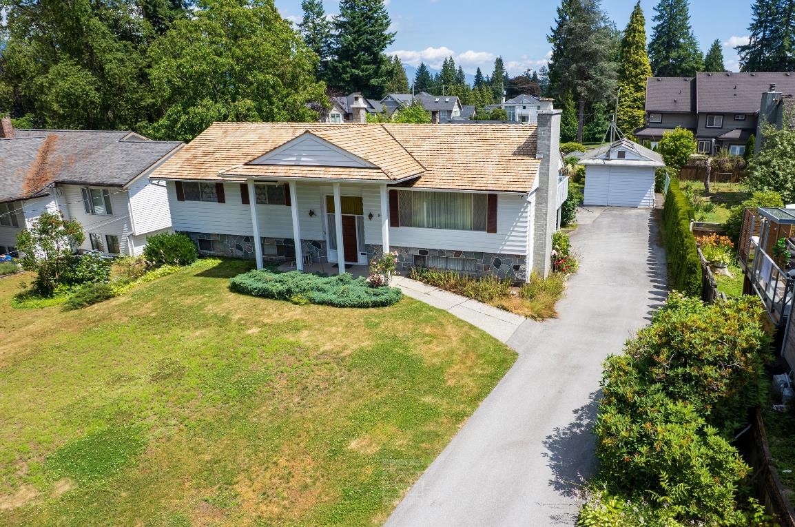 945 Lillian Street, Coquitlam, BC V3J 5C6