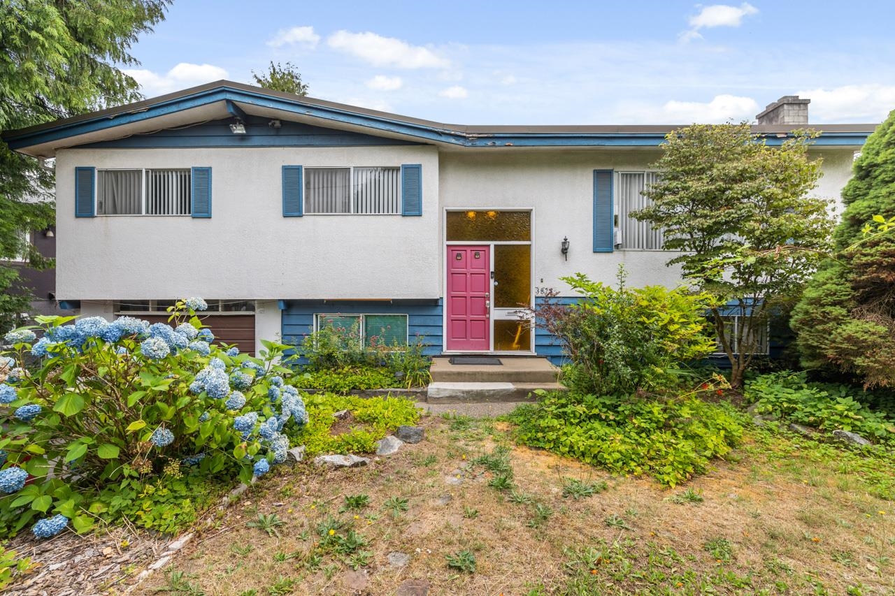 3878 Royal Oak Avenue, Burnaby, BC V5G 3M2