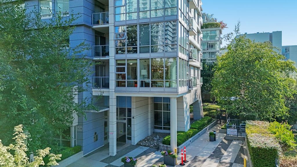 638 Beach Crescent #305, Vancouver, BC V6Z 3H4