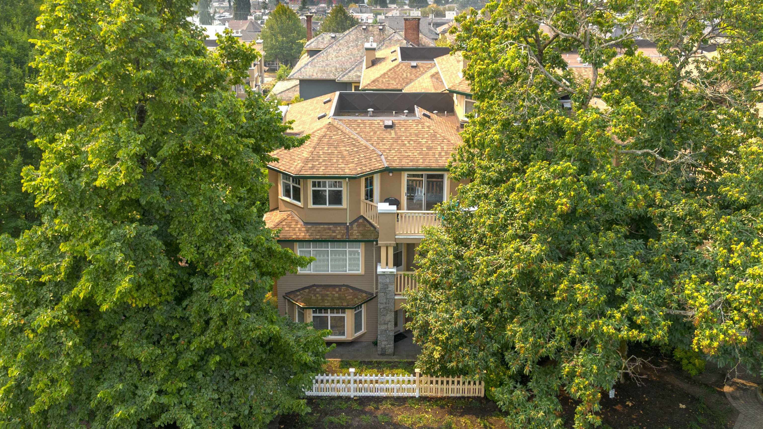257 East Keith Road #305, North Vancouver, BC V7L 1V4