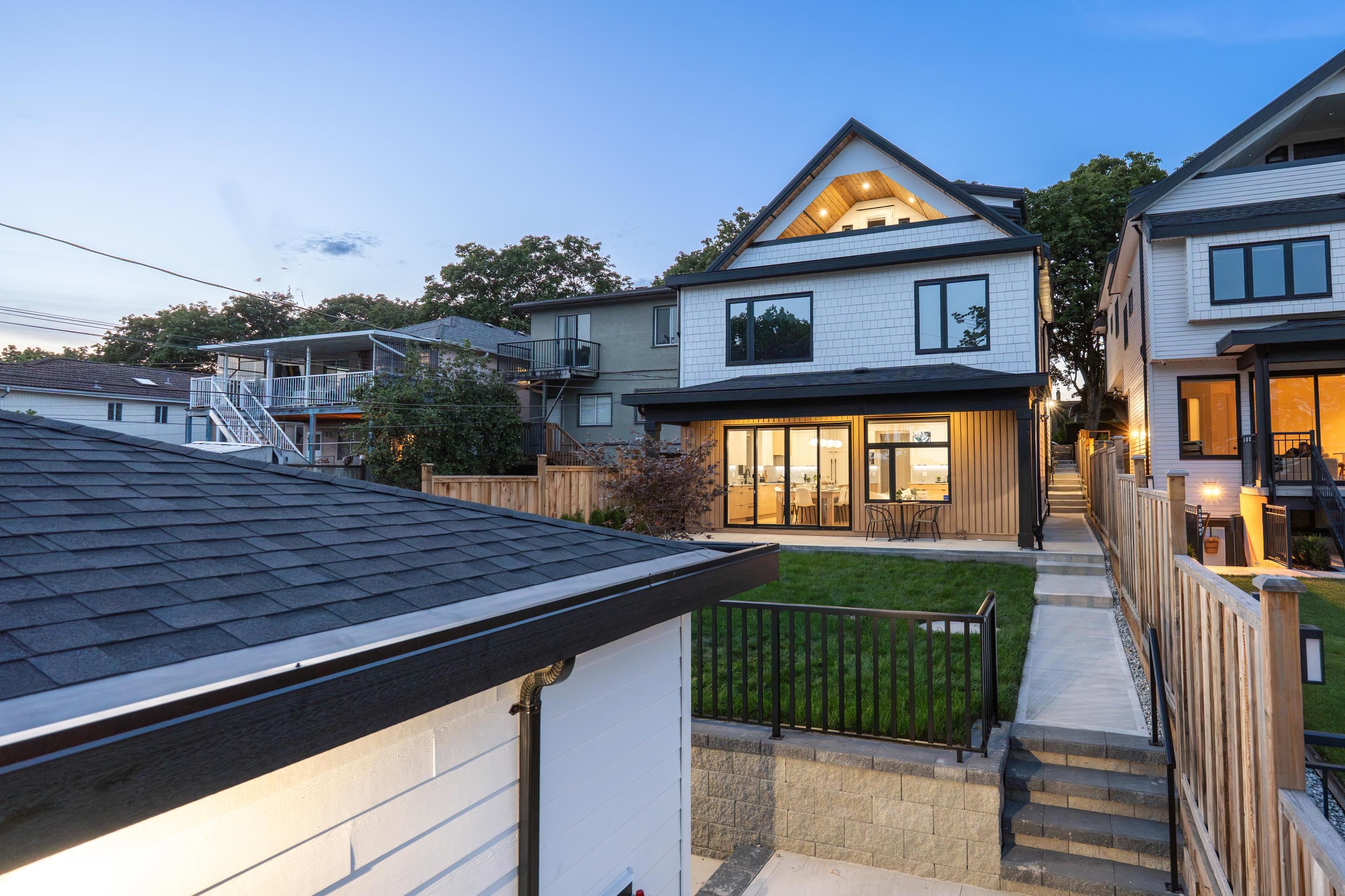 3576 East Pender Street #2, Vancouver, BC V5K 2E3
