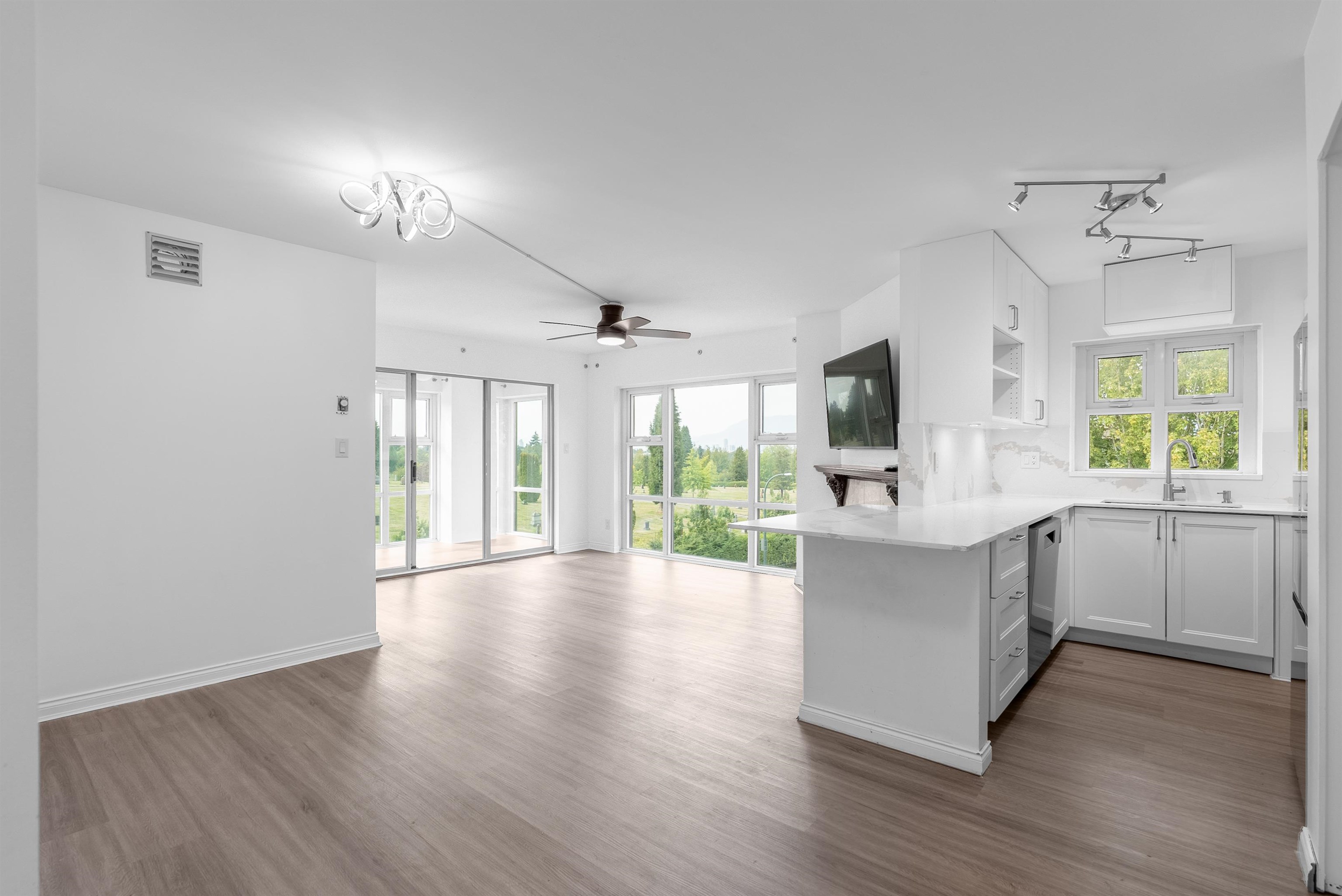 4868 Fraser Street #ph6, Vancouver, BC V5V 4H5