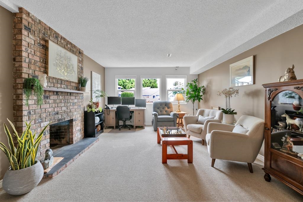 121b Avenue, Pitt Meadows, BC V3Y 1J4