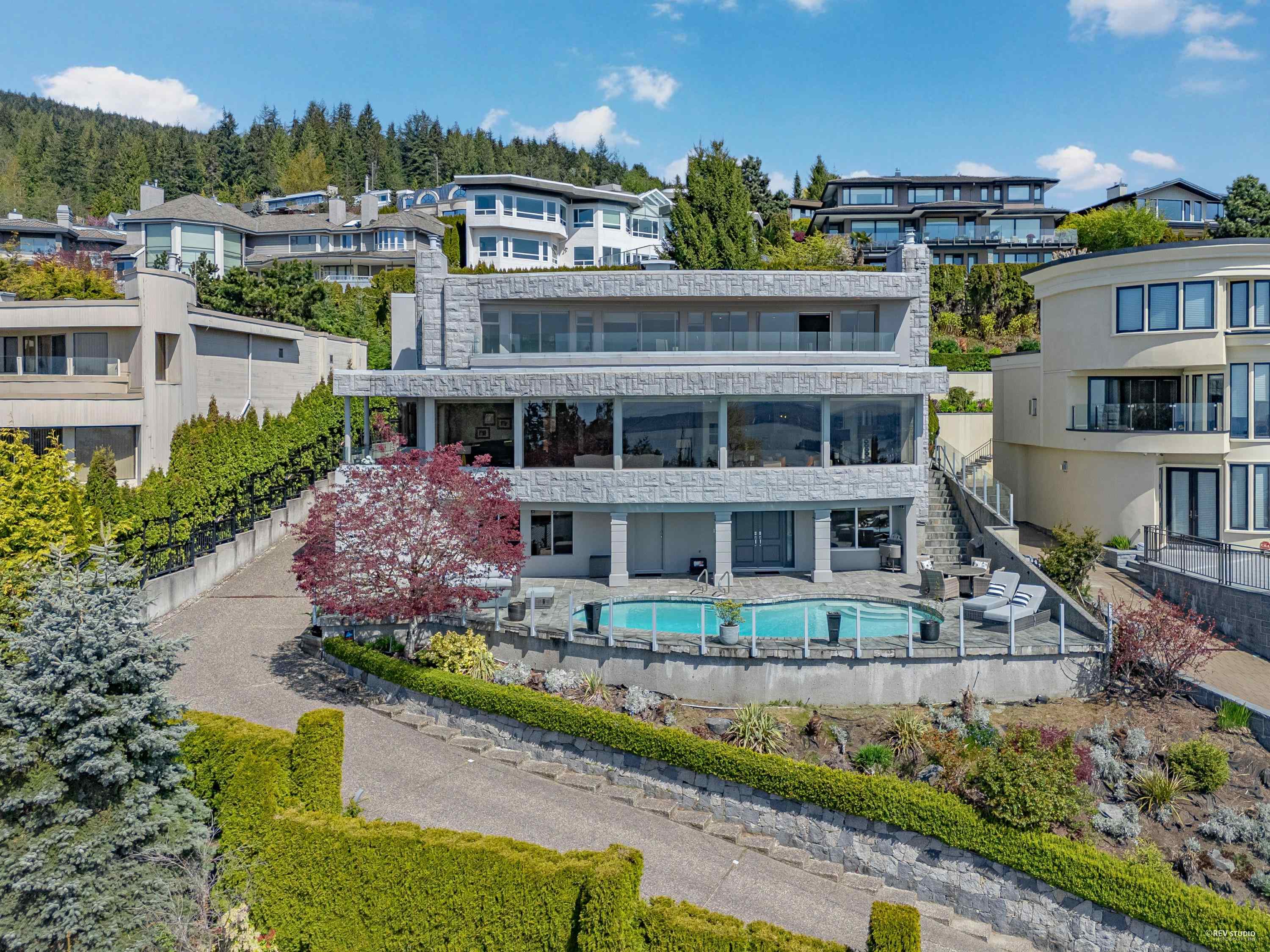 1439 Chippendale Road, West Vancouver, BC V7S 2N7