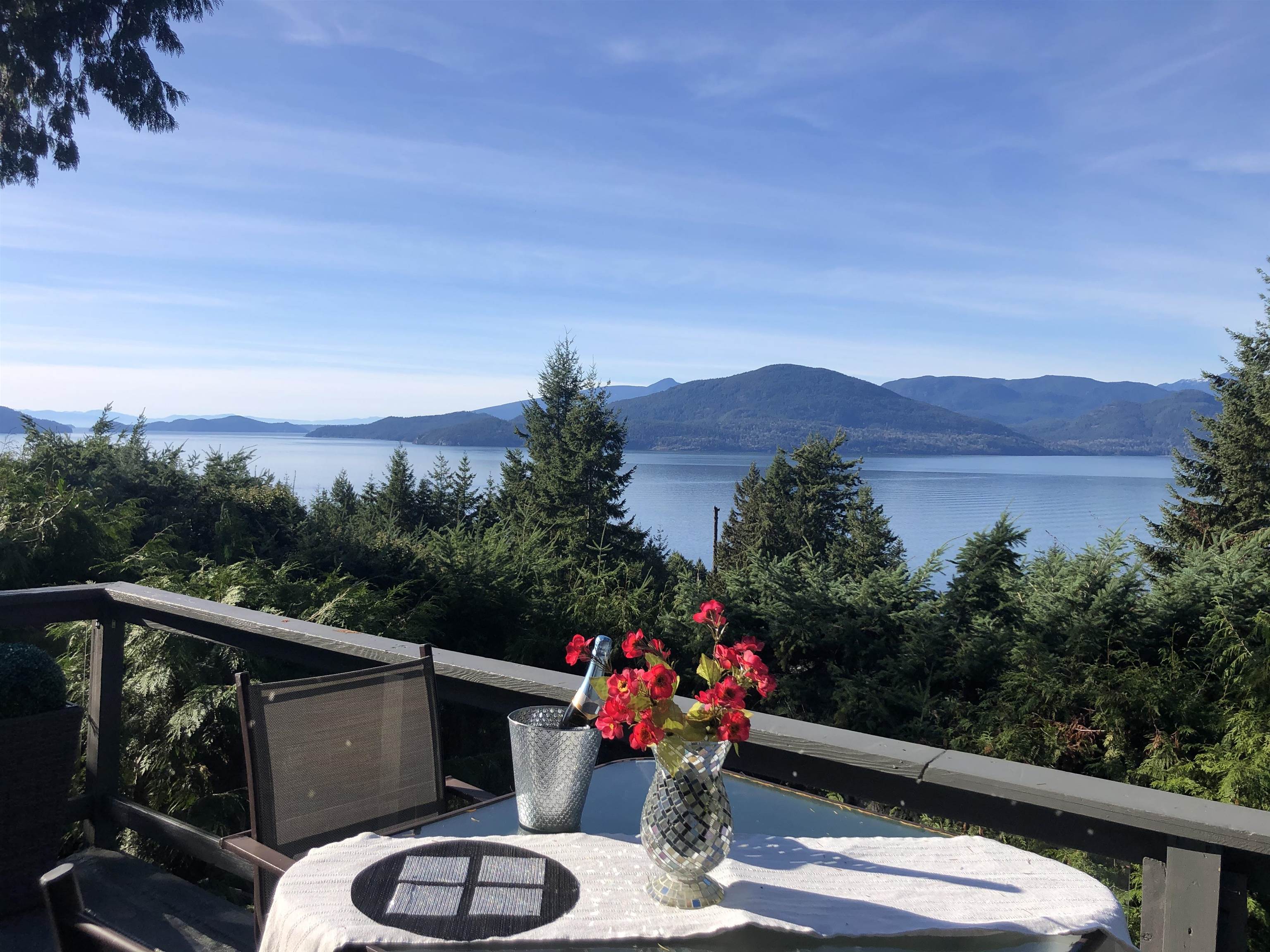 20 Oceanview Road, Lions Bay, BC V0N 2E0