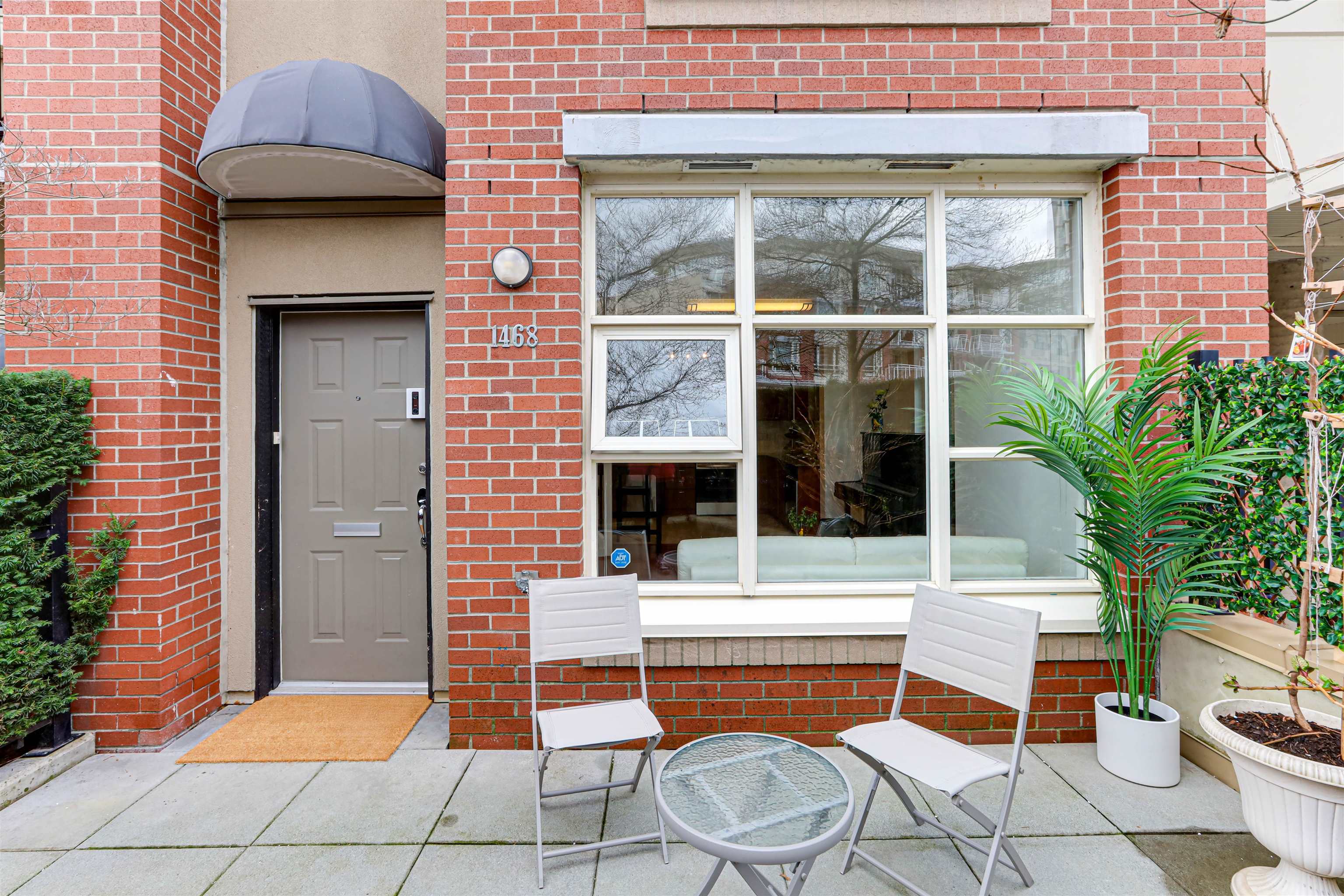 1468 Cedar Cottage Mews, Vancouver, BC V5N 5Z1
