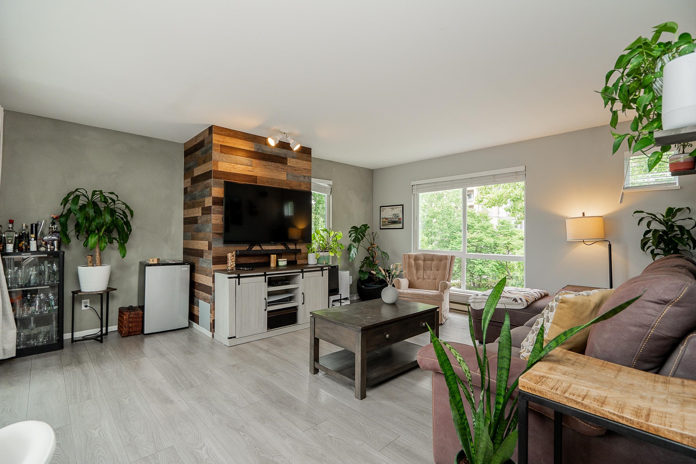 7465 Sandborne Avenue #301, Burnaby, BC V3N 4W7