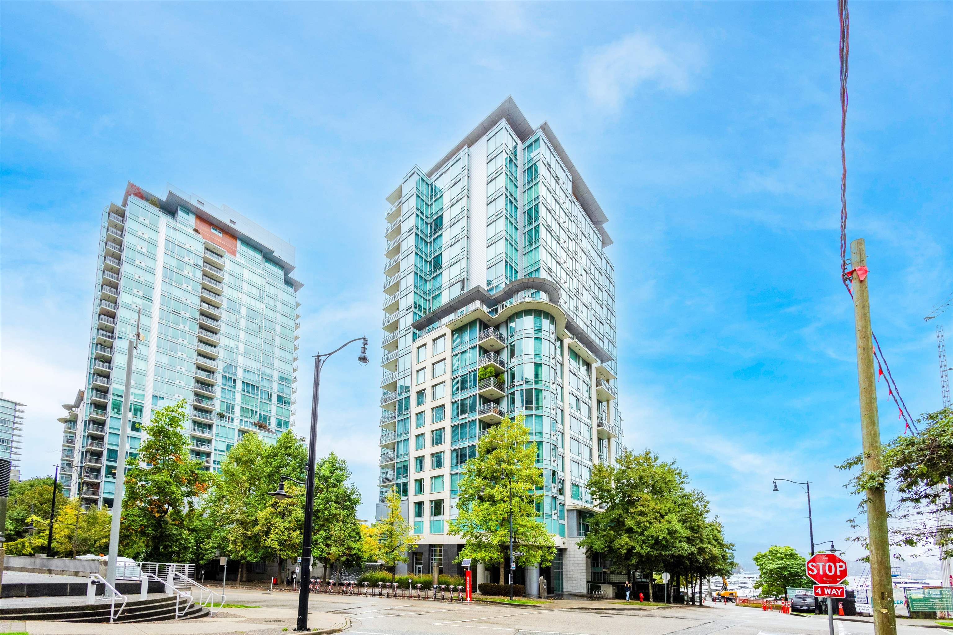 499 Broughton Street #407, Vancouver, BC V6G 3K1