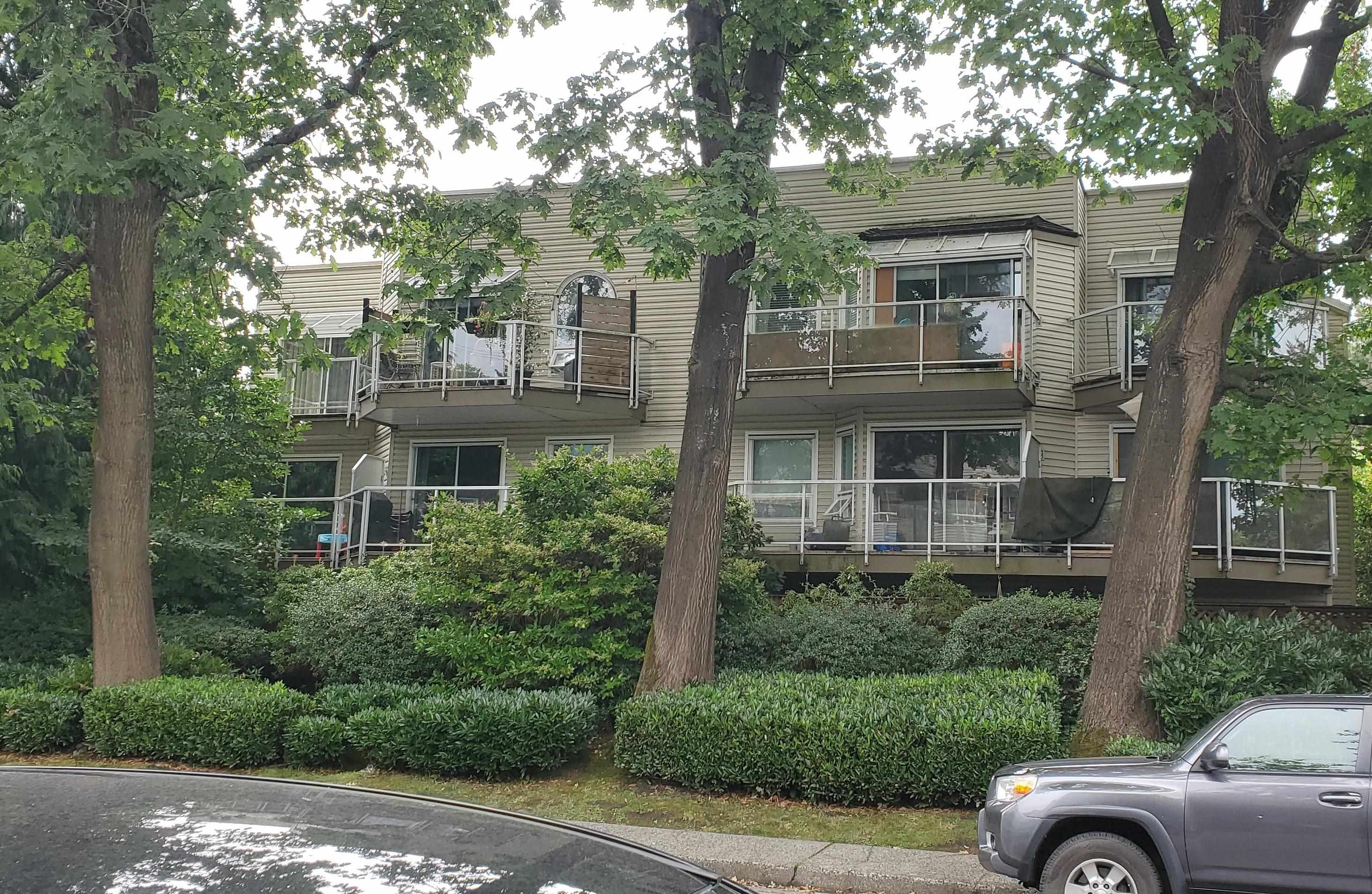 827 16th Street West #302, North Vancouver, BC V7P 1R2