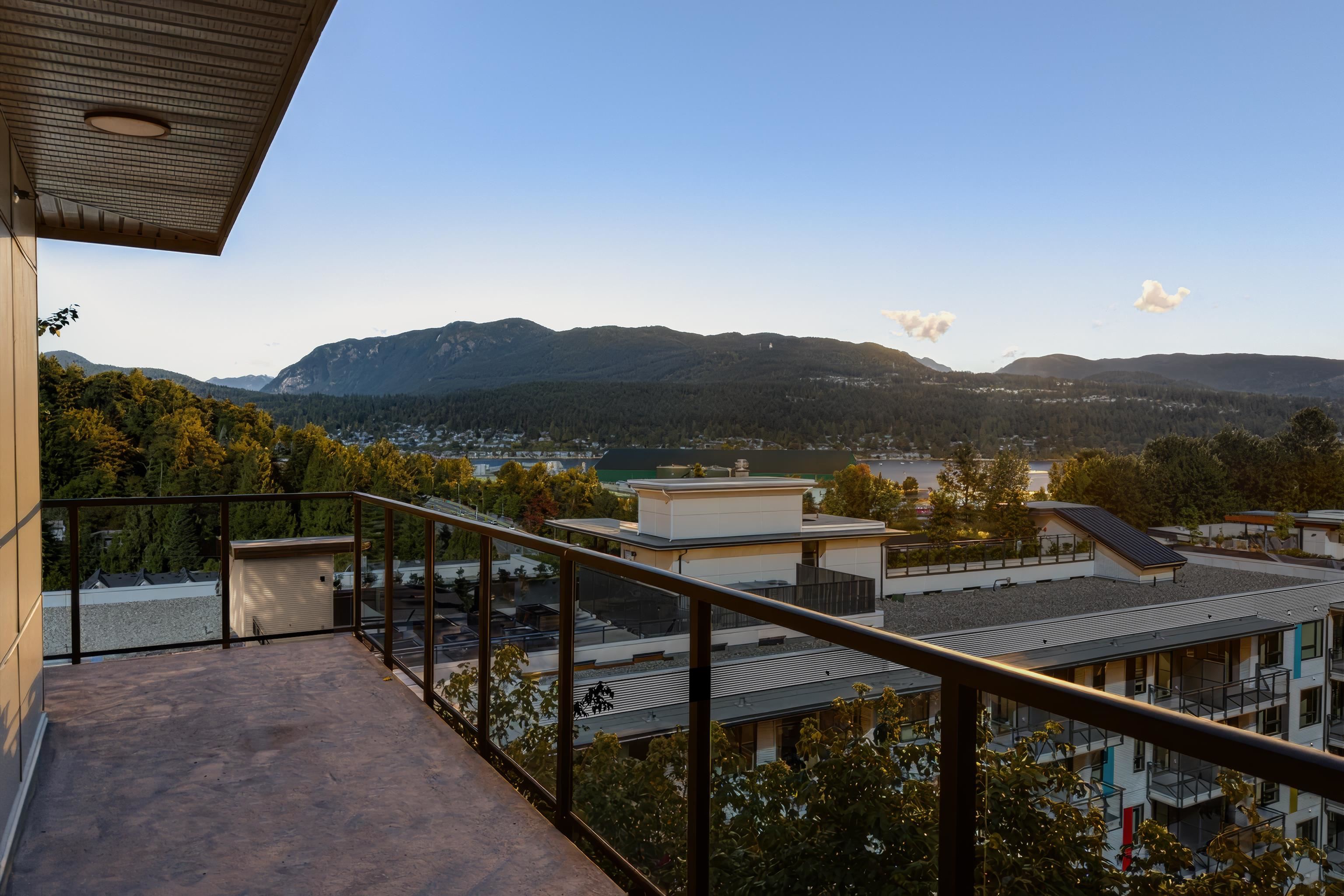 2002 St George St #406, Port Moody, BC V3H 0N4