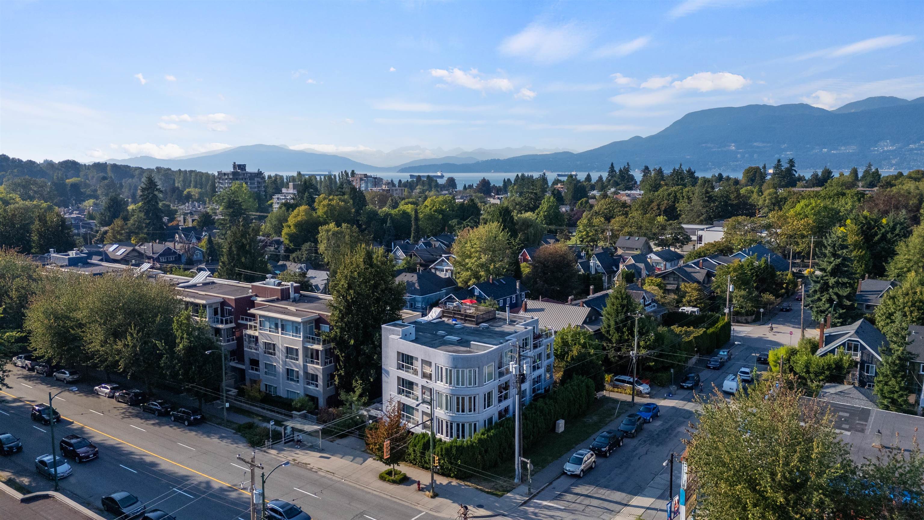 3505 West Broadway #403, Vancouver, BC V6R 2B5