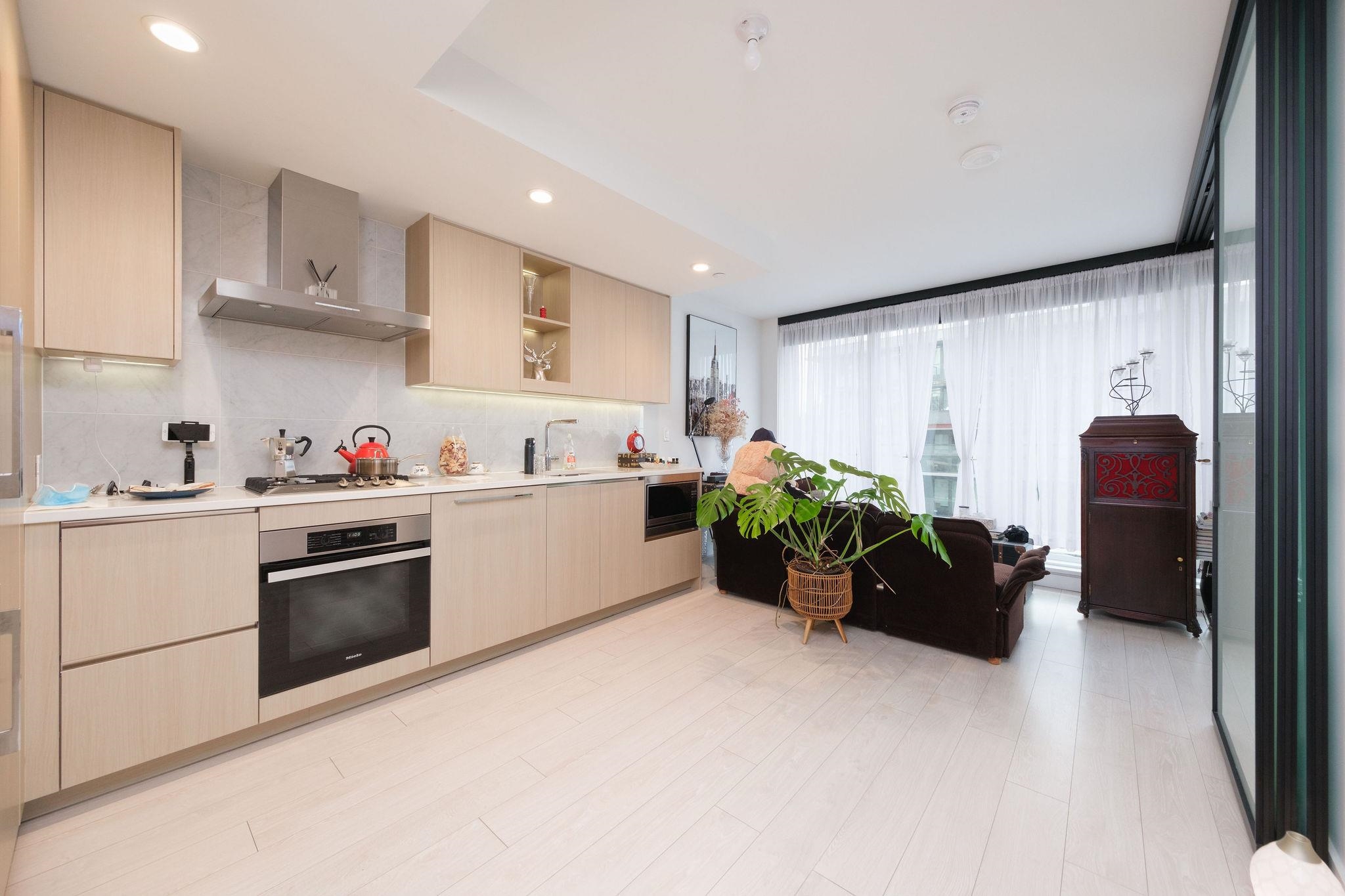 1768 Cook Street #905, Vancouver, BC V5Y 0N3