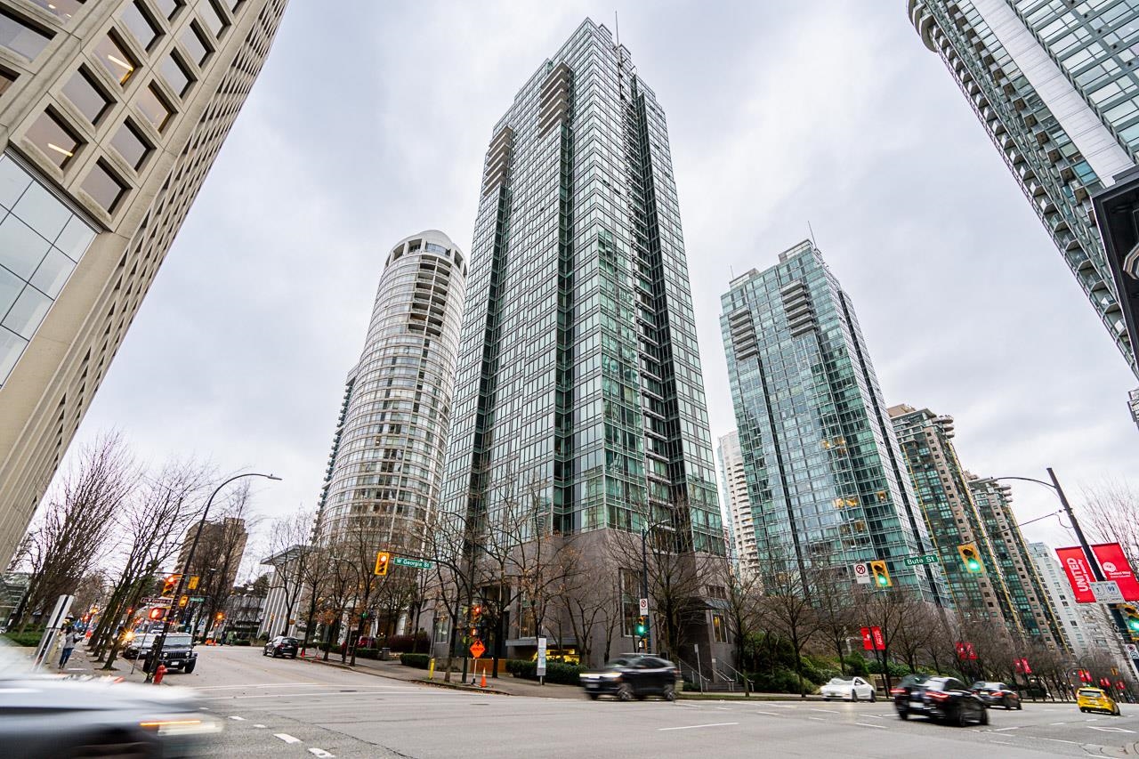 1200-1288 West Georgia Street #1807, Vancouver, BC V6E 4R2