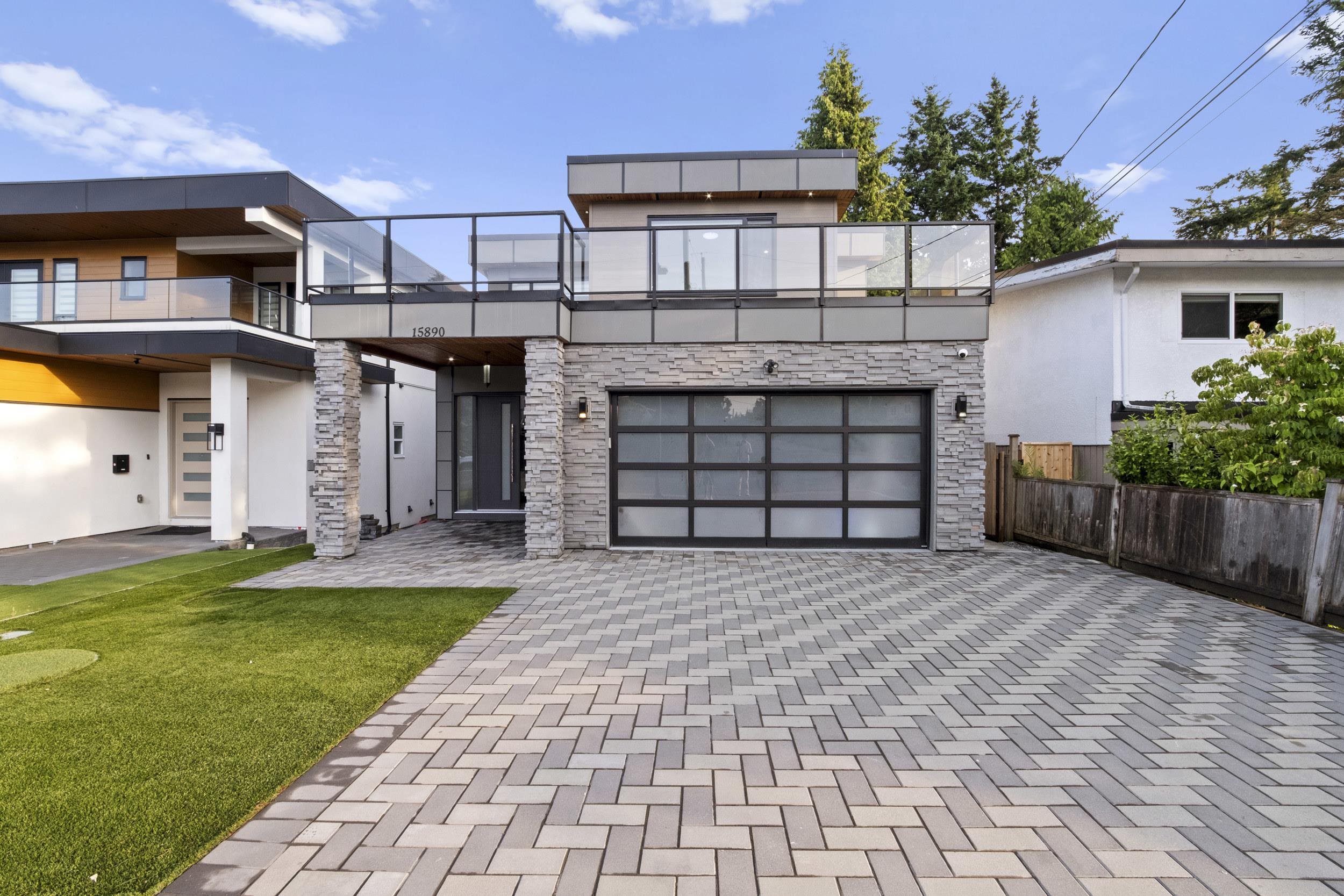 15890 Russell Avenue, White Rock, BC V4B 2S4