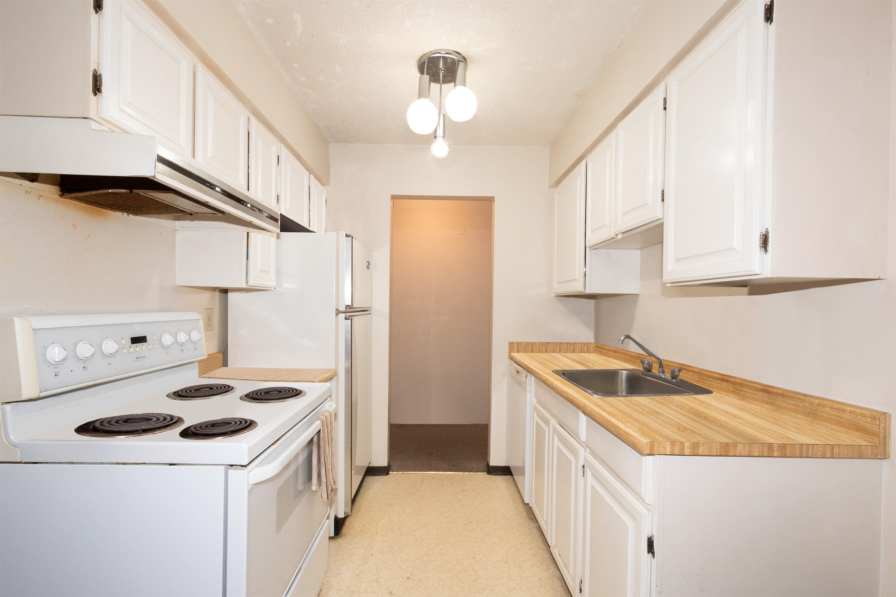 3680 West 7th Avenue #305, Vancouver, BC V6R 1W4