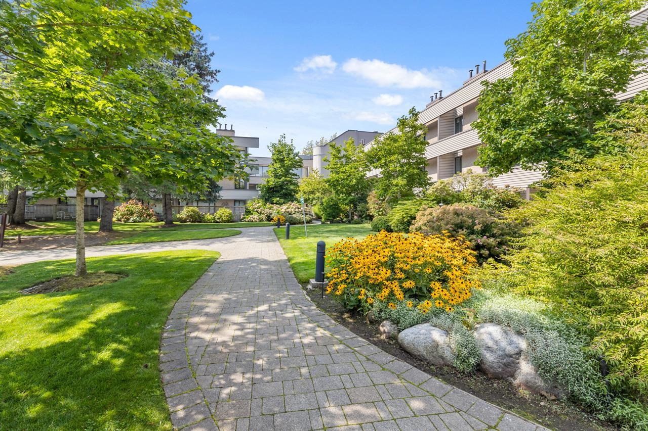 15275 19 Avenue #116, Surrey, BC V4A 1X6