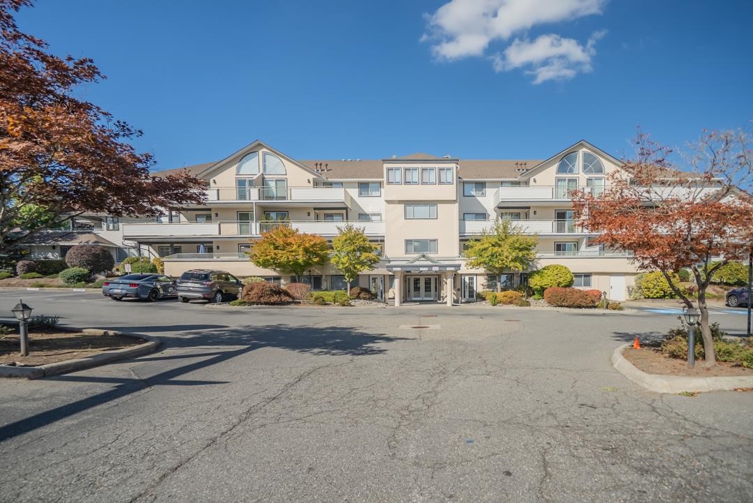 19645 64 Avenue #202, Langley, BC V2Y 1L2