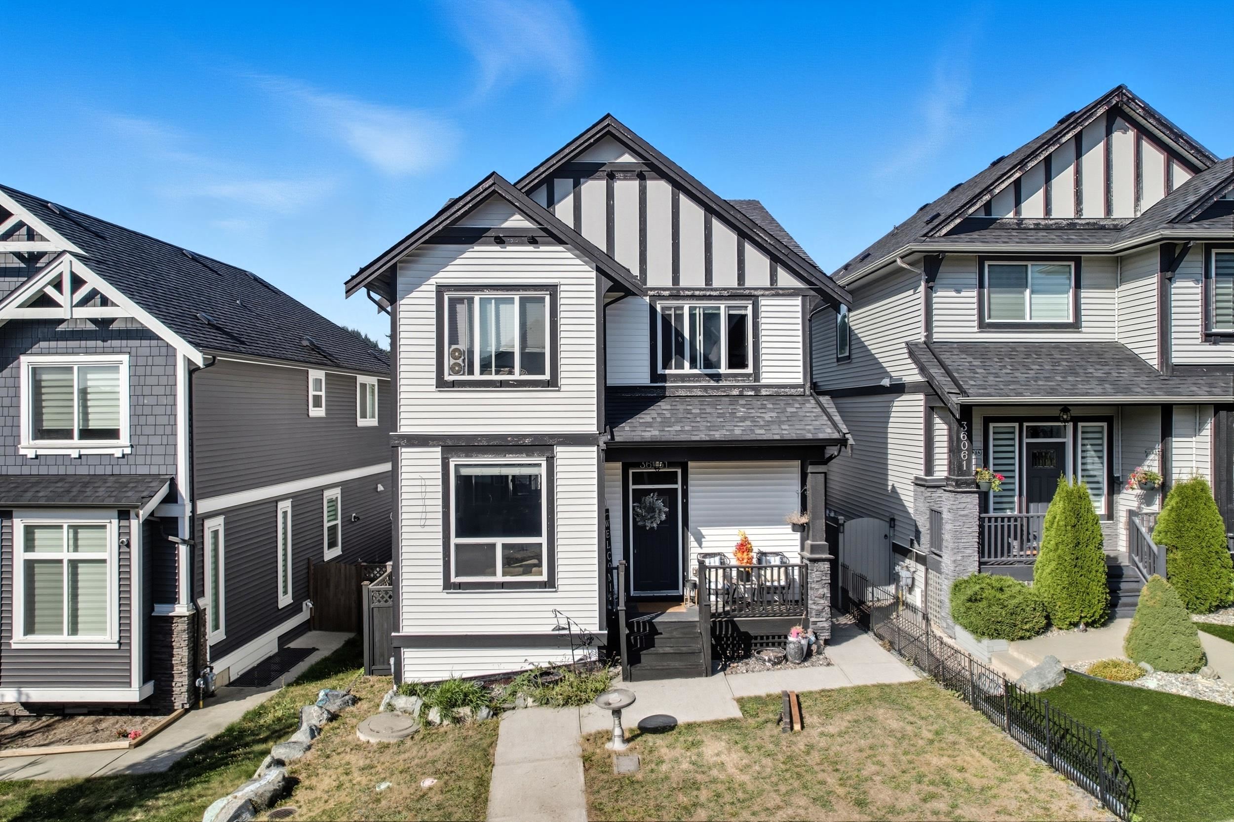 36051 Emily Carr Green, Abbotsford, BC V3G 0G1