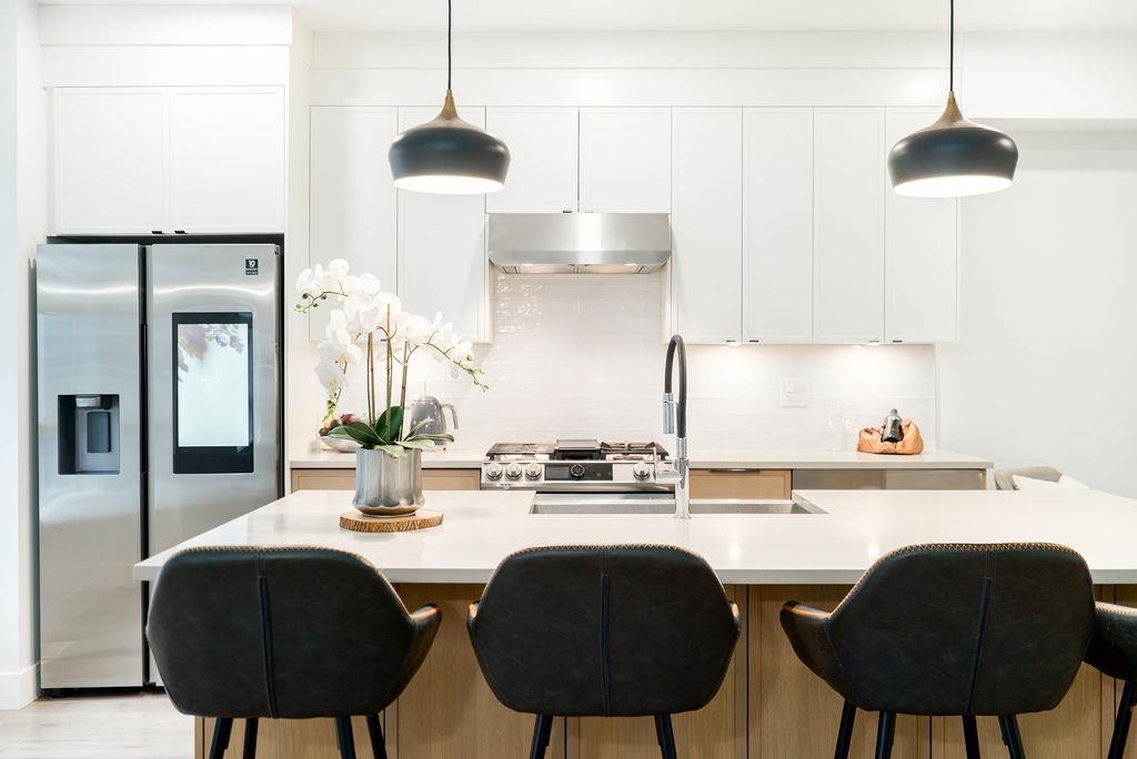 3503 Gislason Ave #106, Coquitlam, BC V3E 0T1
