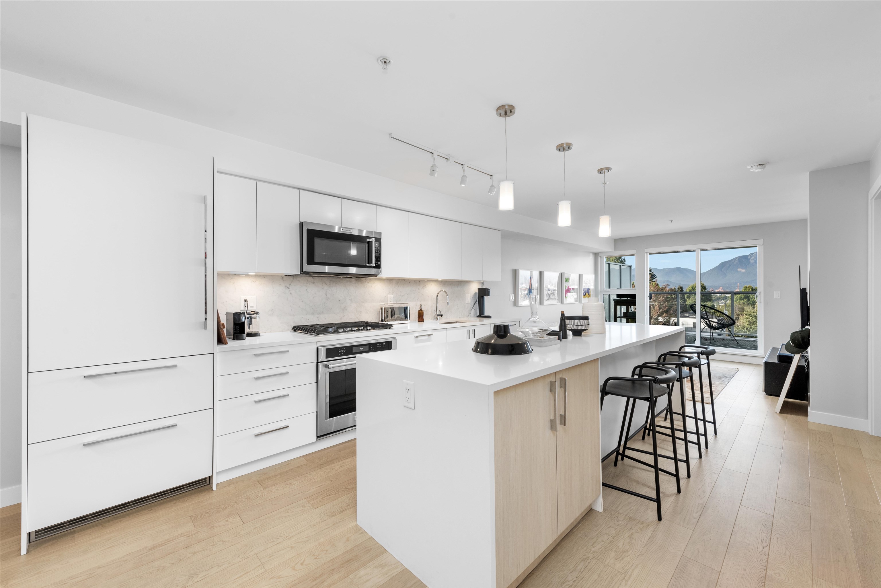2508 Fraser Street #406, Vancouver, BC V5T 3V4