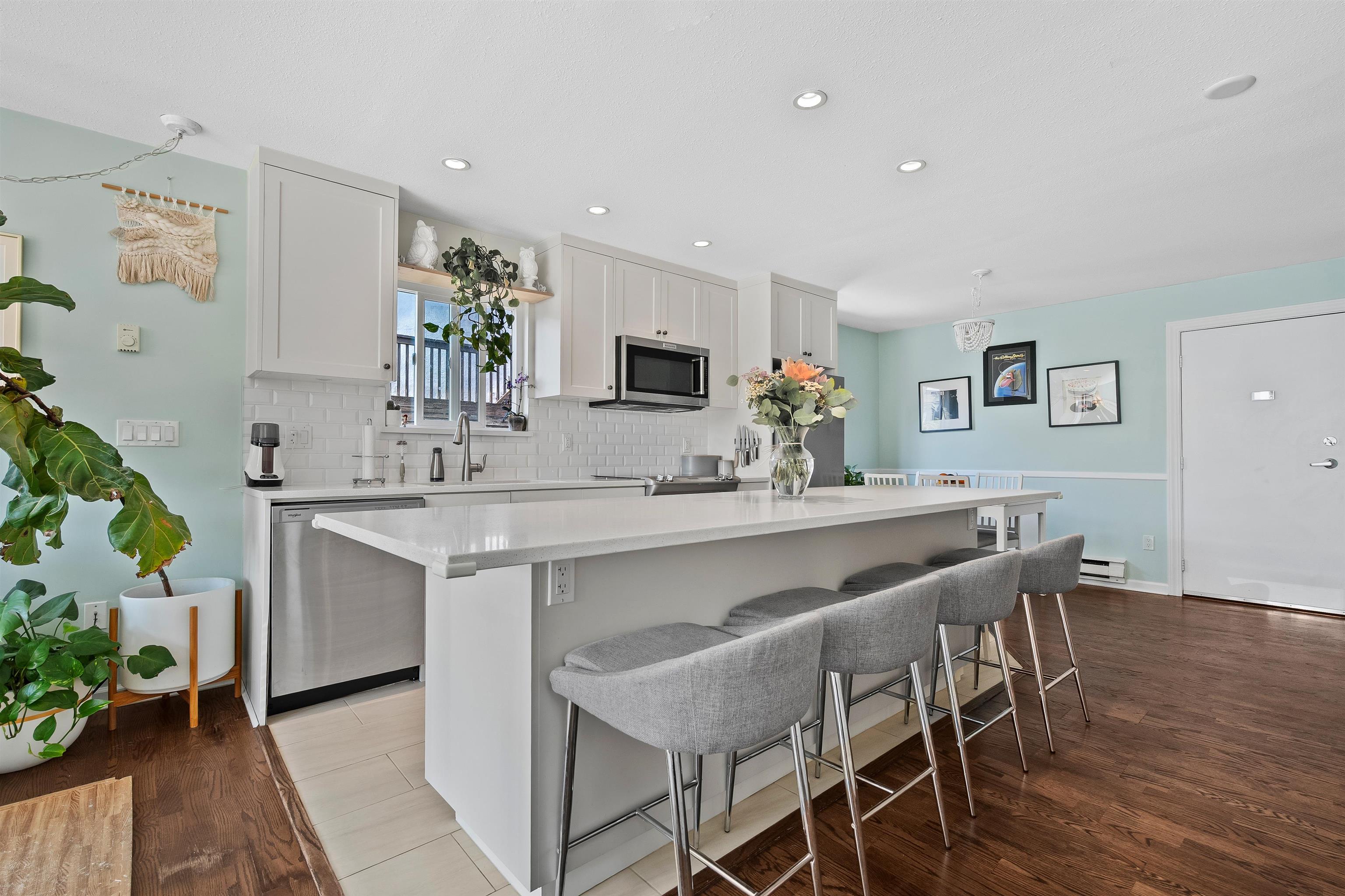2110 Cornwall Avenue #305, Vancouver, BC V6K 1B4