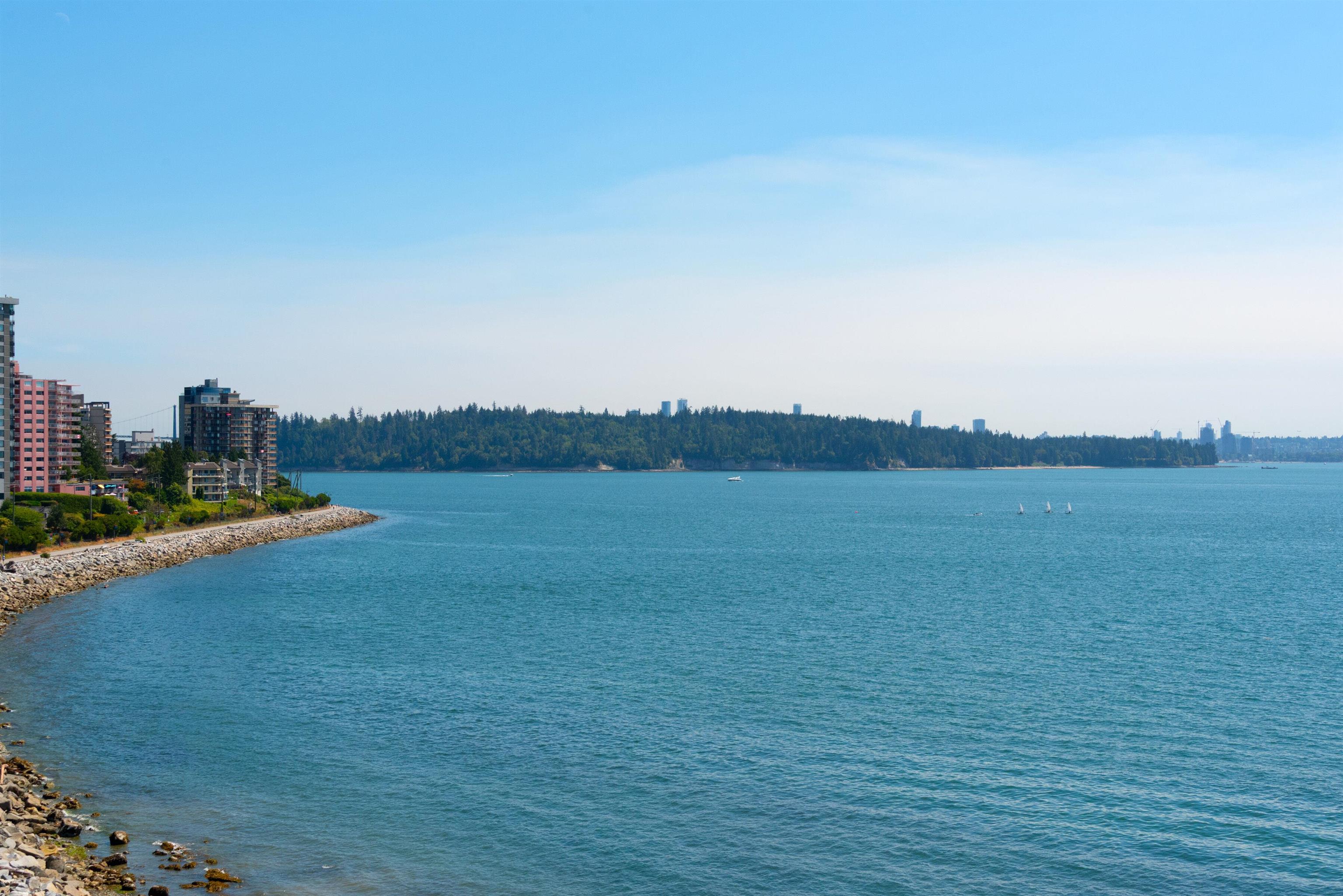 150 24th Street #apt 708, West Vancouver, BC V7V 4G8
