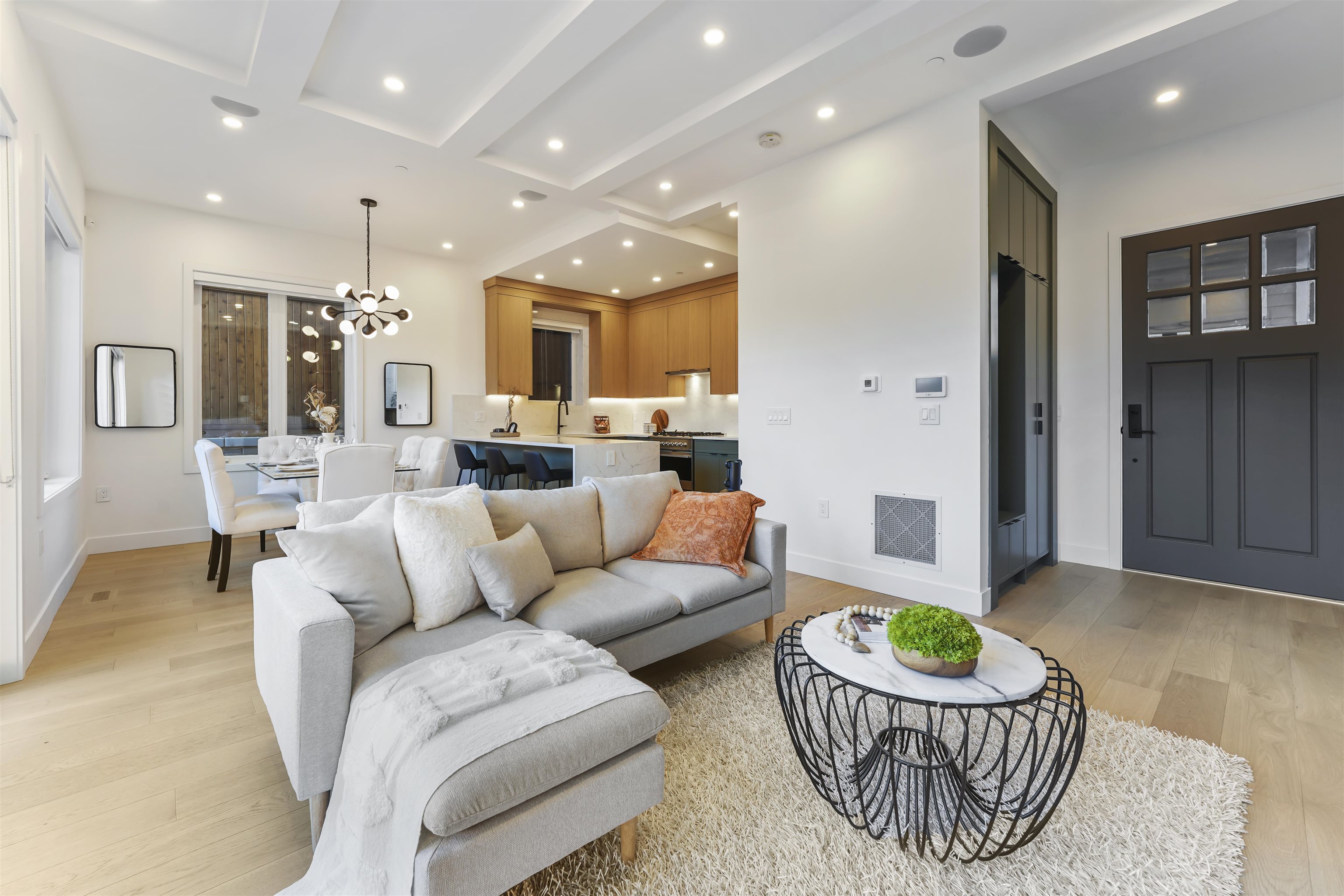 1322 East 13th Avenue #2, Vancouver, BC V5N 2B6