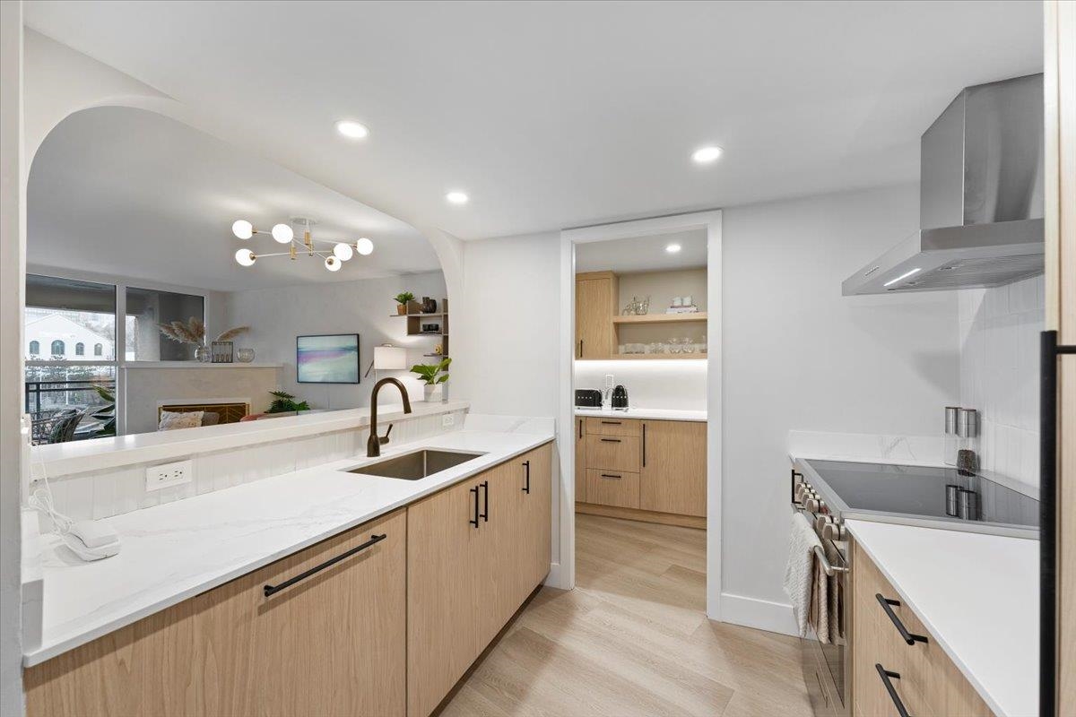 183 Keefer Place #407, Vancouver, BC V6B 6B9